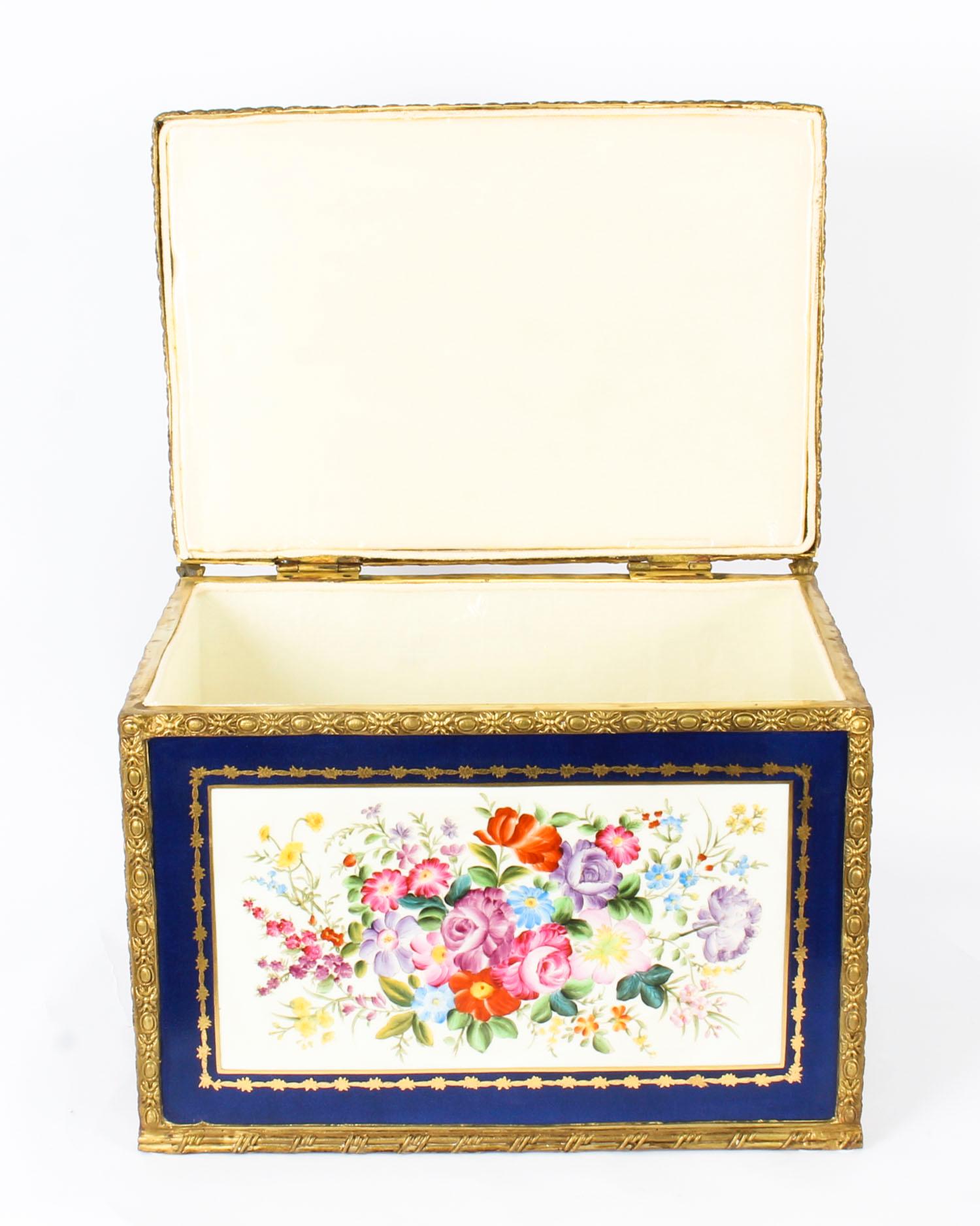 Vintage Royal Blue Sèvres Porcelain Jewellery Casket, 20th Century 1