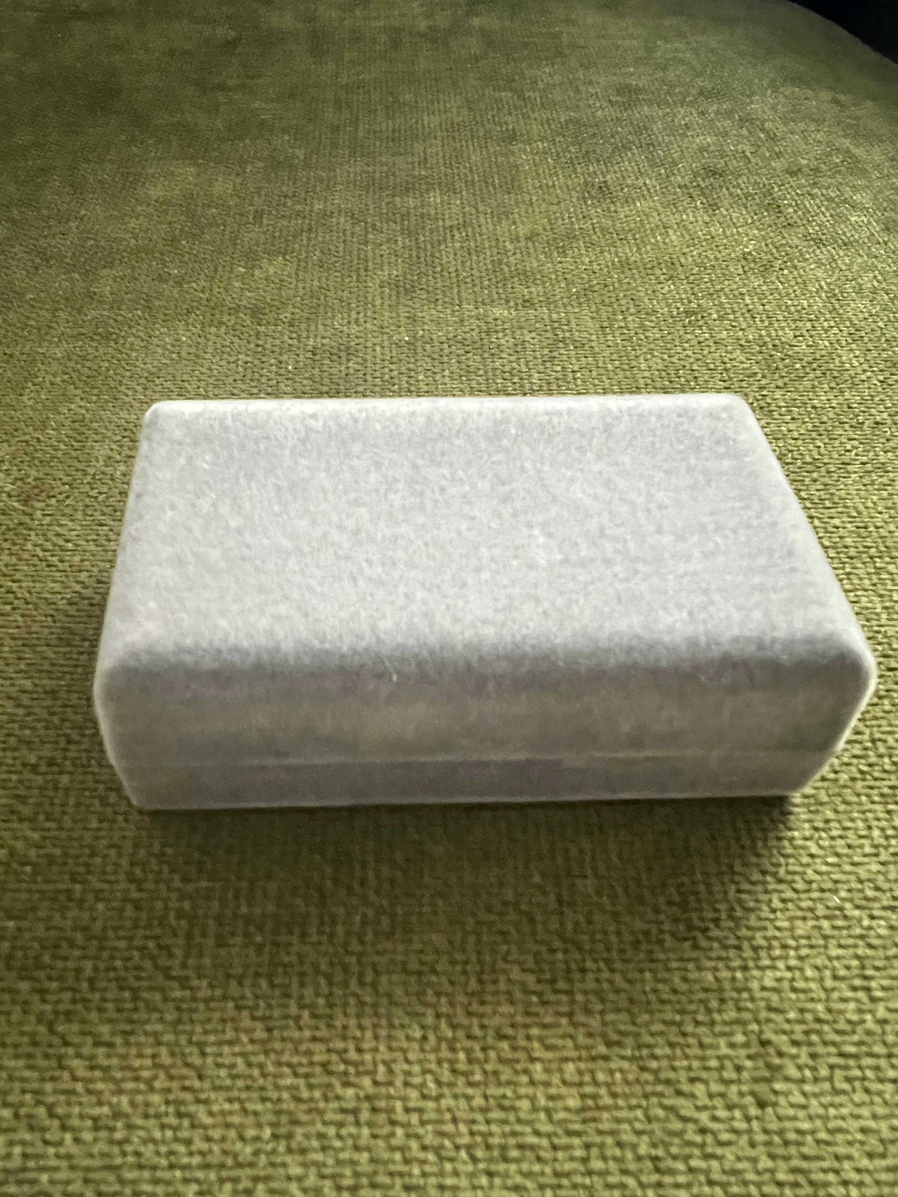 Fermacravatte d'epoca con monete placcate in oro della Royal British nella custodia originale CIRCA 1970 in vendita 6