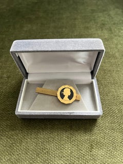 Vintage Royal British Gold Plated Coin Neck Tie Clip In Original Case Circa 1970