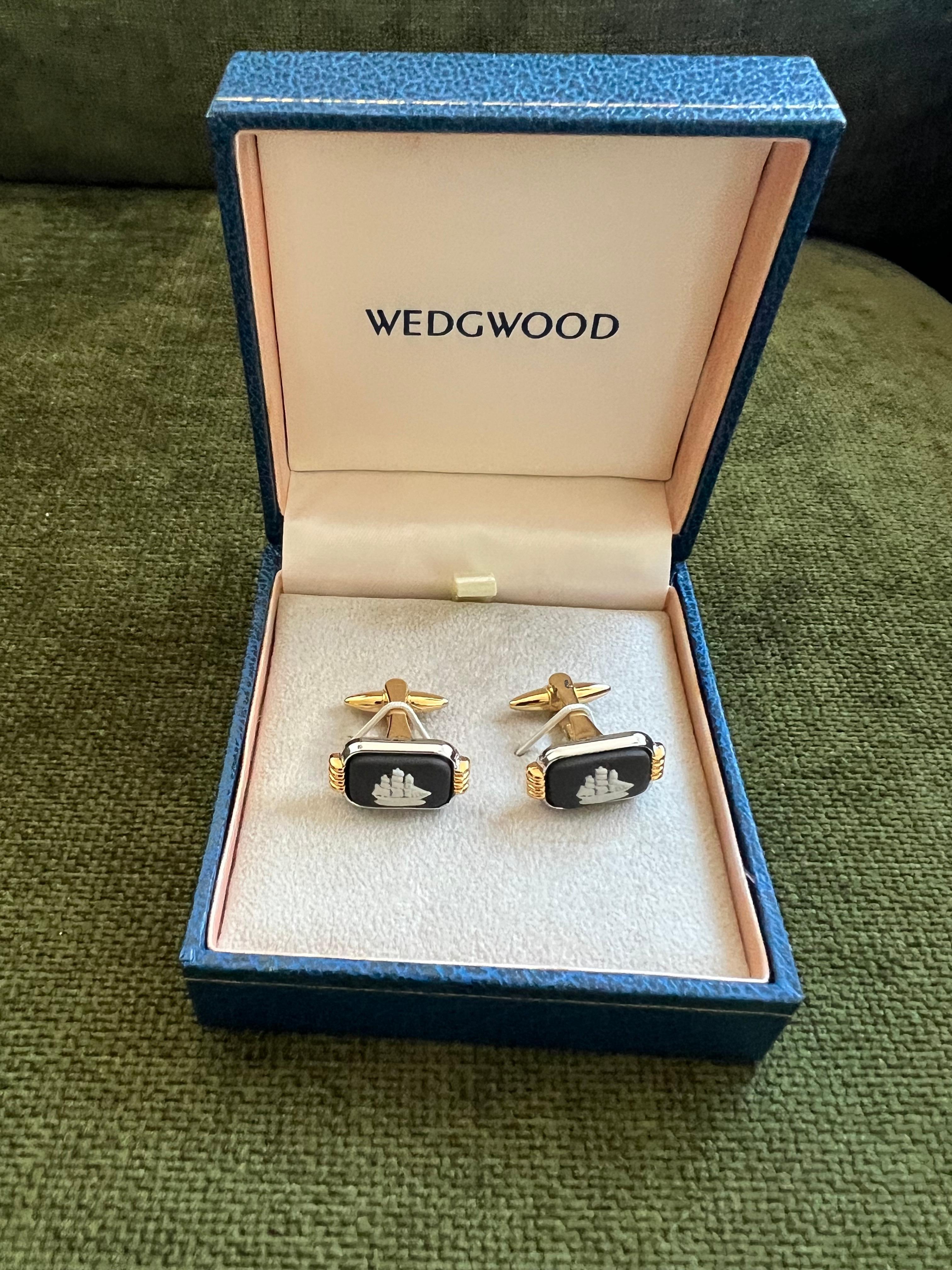 Vintage Royal British “Wedgwood” Jasper ware Gold Pate Cufflinks Circa 1980 For Sale 4
