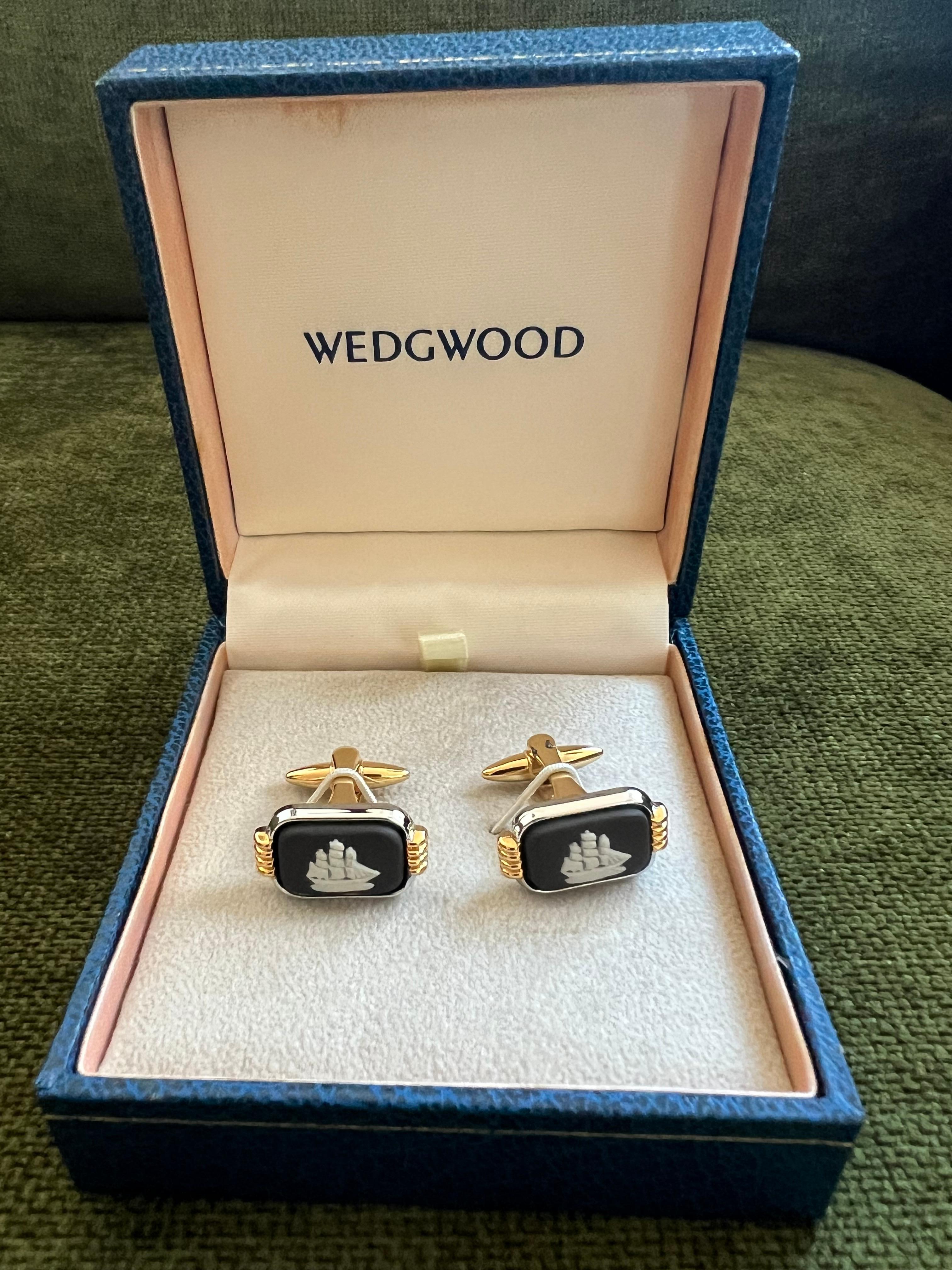 Vintage Royal British “Wedgwood” Jasper ware Gold Pate Cufflinks Circa 1980 For Sale 3
