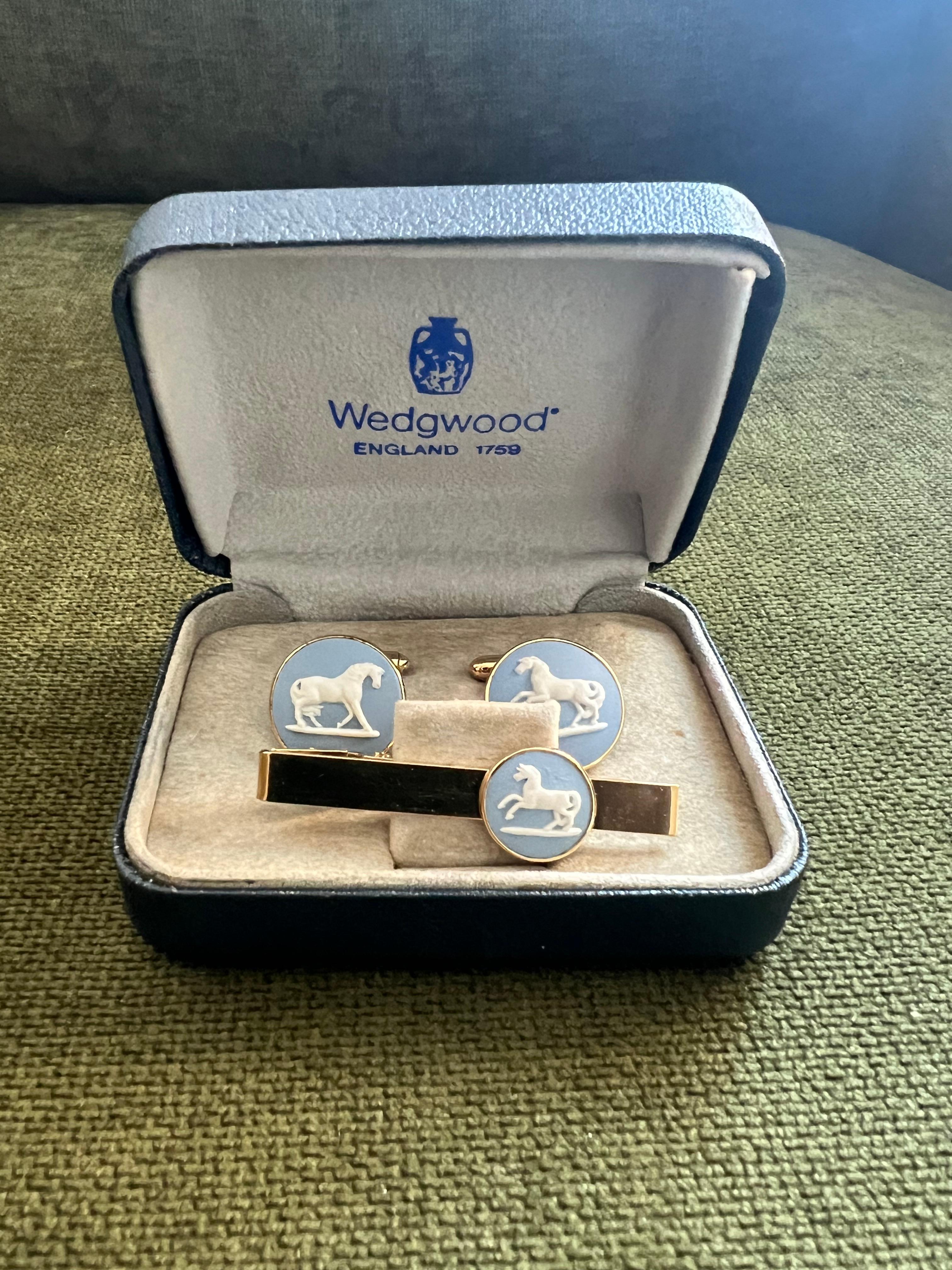 Vintage Royal British Wedgwood Jasper ware Gold Platte Manschettenknöpfe CIRCA 1980 (Antiker Kissenschliff) im Angebot