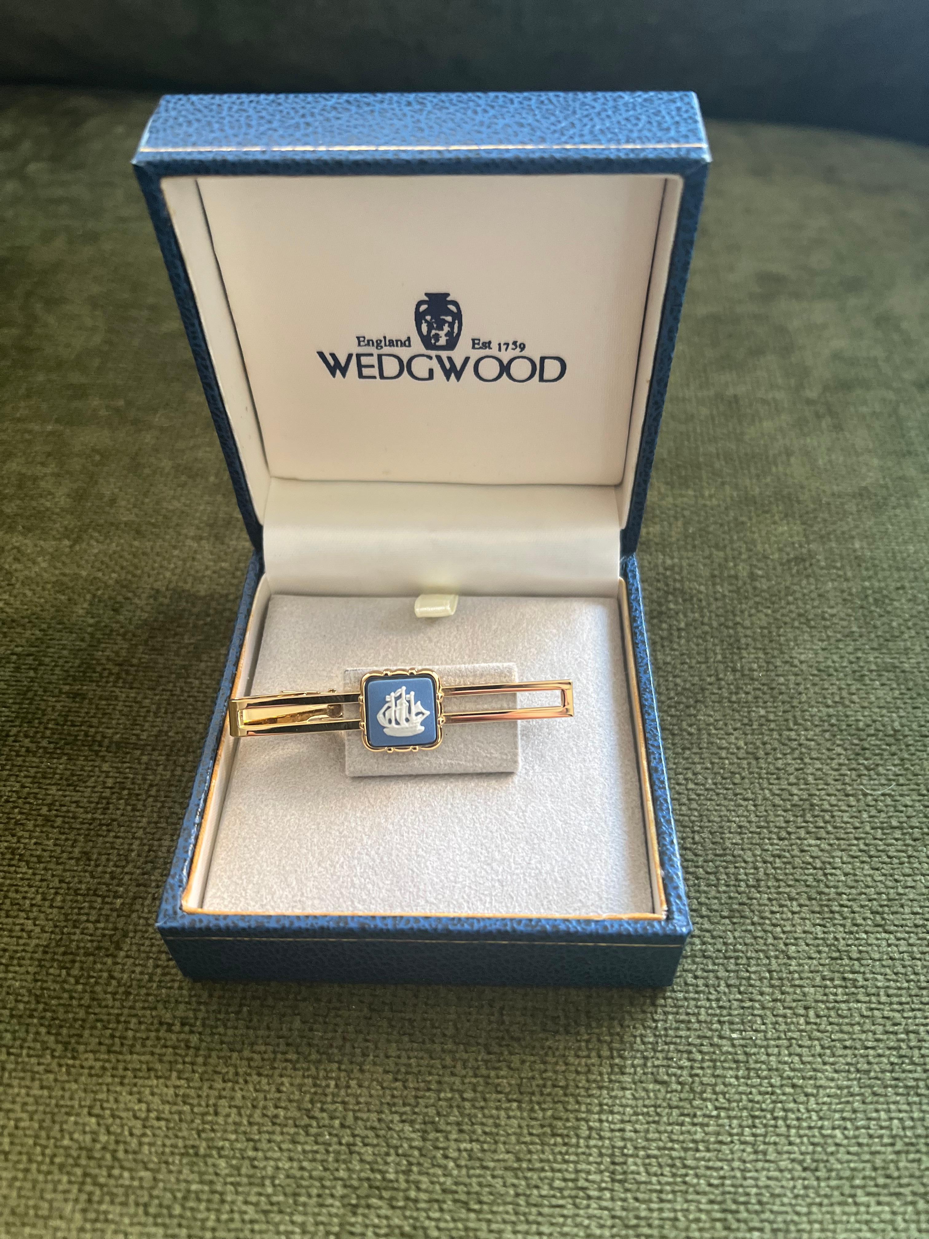 Vintage Royal British Wedgwood Jasper ware Gold Plate Tie Clip CIRCA 1980 (Kunsthandwerker*in) im Angebot