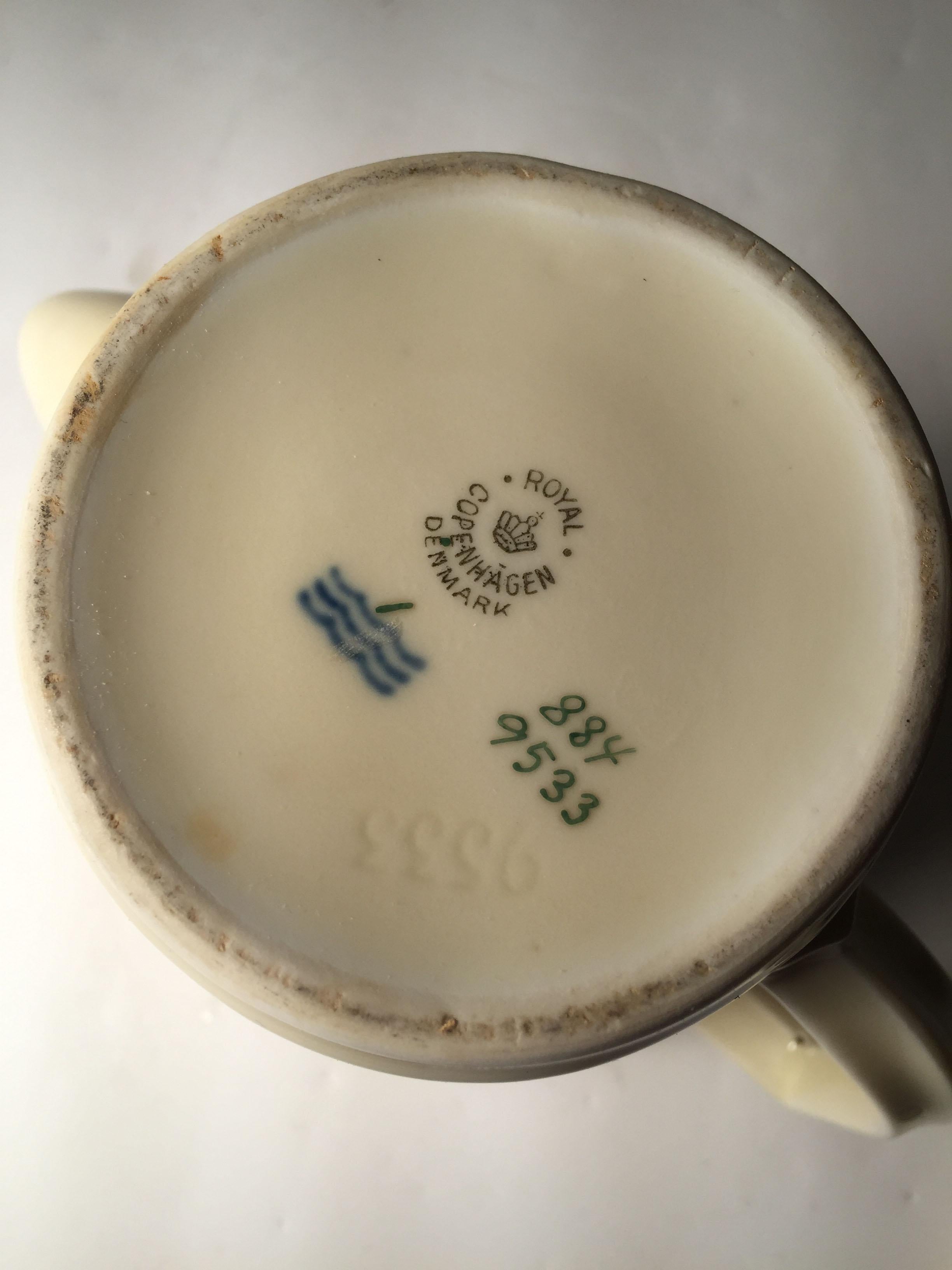 Vintage Royal Copenhagen Denmark Porcelain Coffee / Tea Service Set In Good Condition For Sale In Chicago, IL