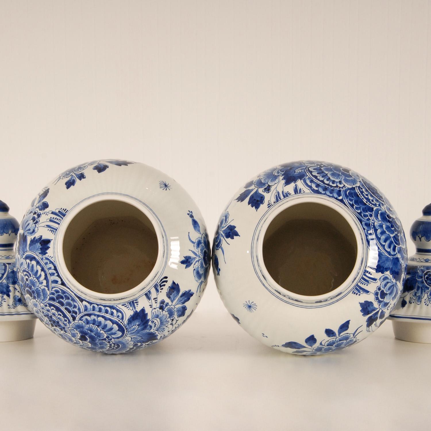 Royal Delft Baluster Vases Earthenware Blue White Ceramic Covered Jars -  a pair In Good Condition For Sale In Wommelgem, VAN