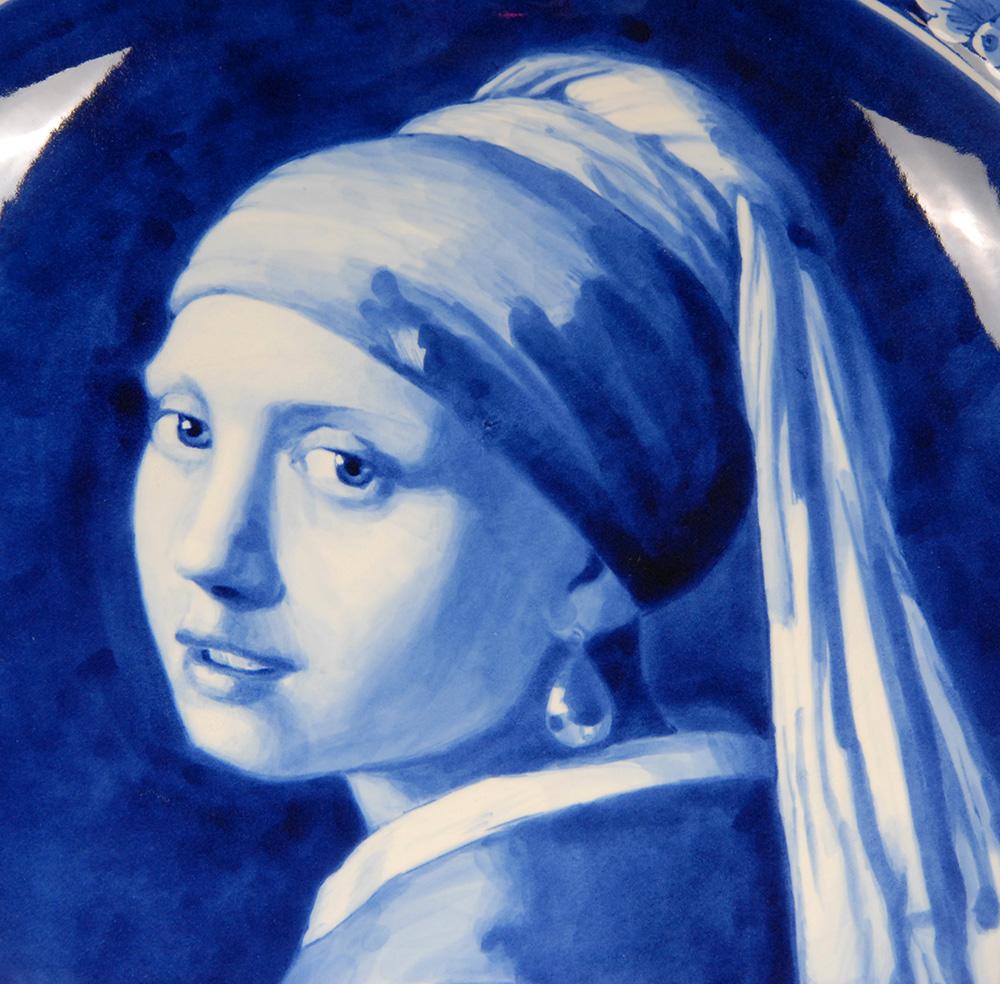 Royal Delft vintage handpainted Dutch Delftware - earthenware
Style: Baroque, Vintage, Antique, Rustic
Large blue and white cabinet plate - wall plaque
Depicting Girl with the pearl after Johannes Vermeer.
Vermeer was an artist during the 17th