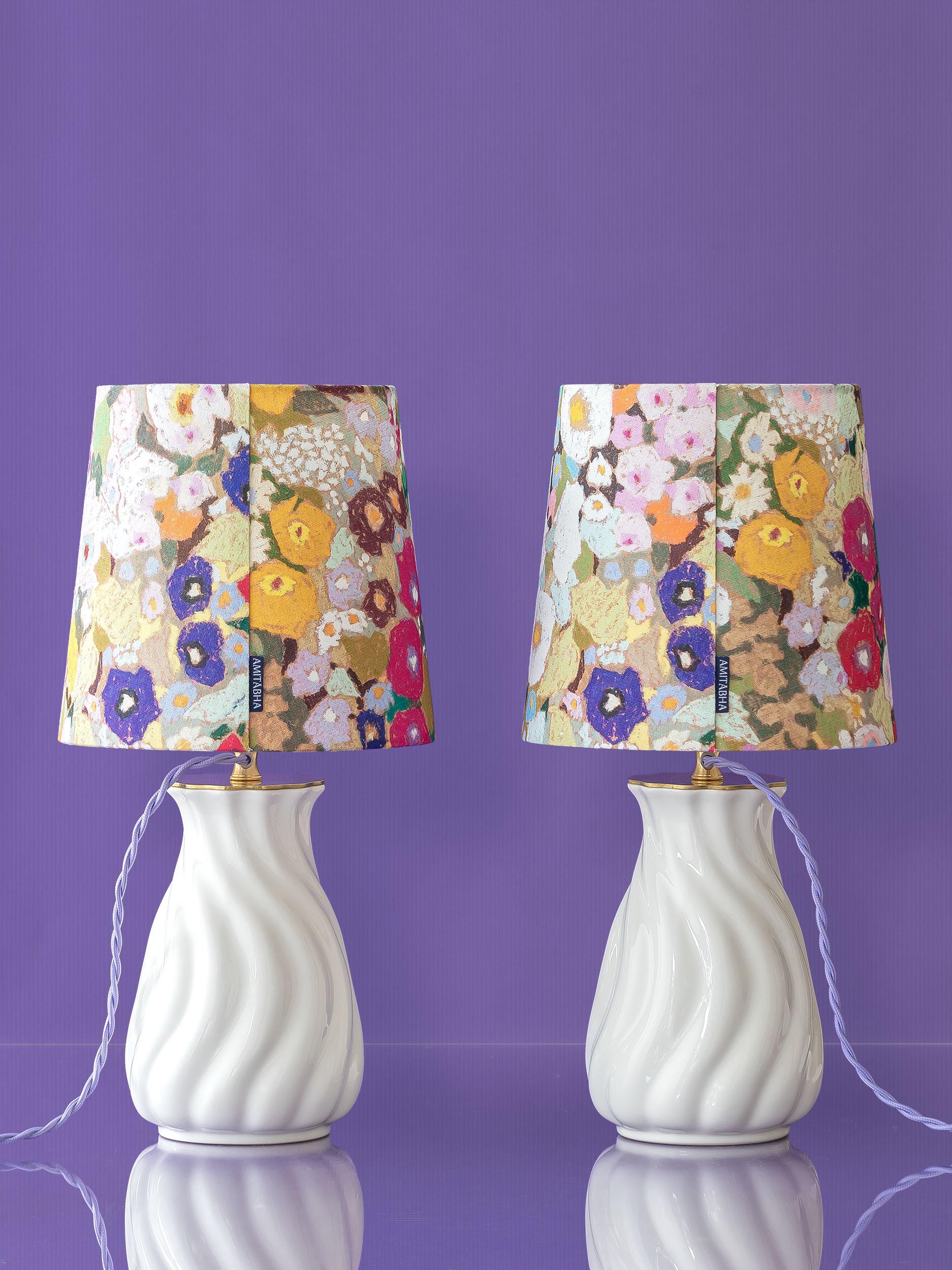 Fait main Lampes de table blanches Royal Delft (1930s) Abat-jour Hollyhocks New House of Hackney en vente