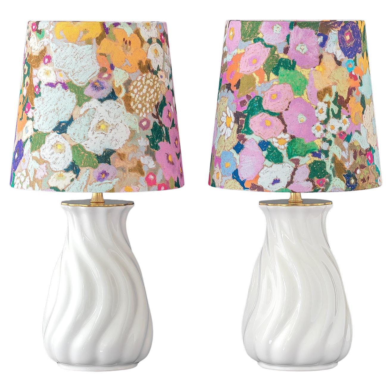 Lampade da tavolo Royal Delft bianche (anni '30) Paralumi "Hollyhocks" di New House of Hackney