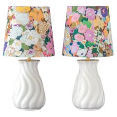 Lampade da tavolo Royal Delft bianche (anni '30) Paralumi "Hollyhocks" di New House of Hackney