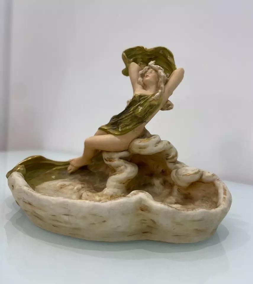 Art nouveau Figure de femme en porcelaine Royal Dux, République tchèque en vente