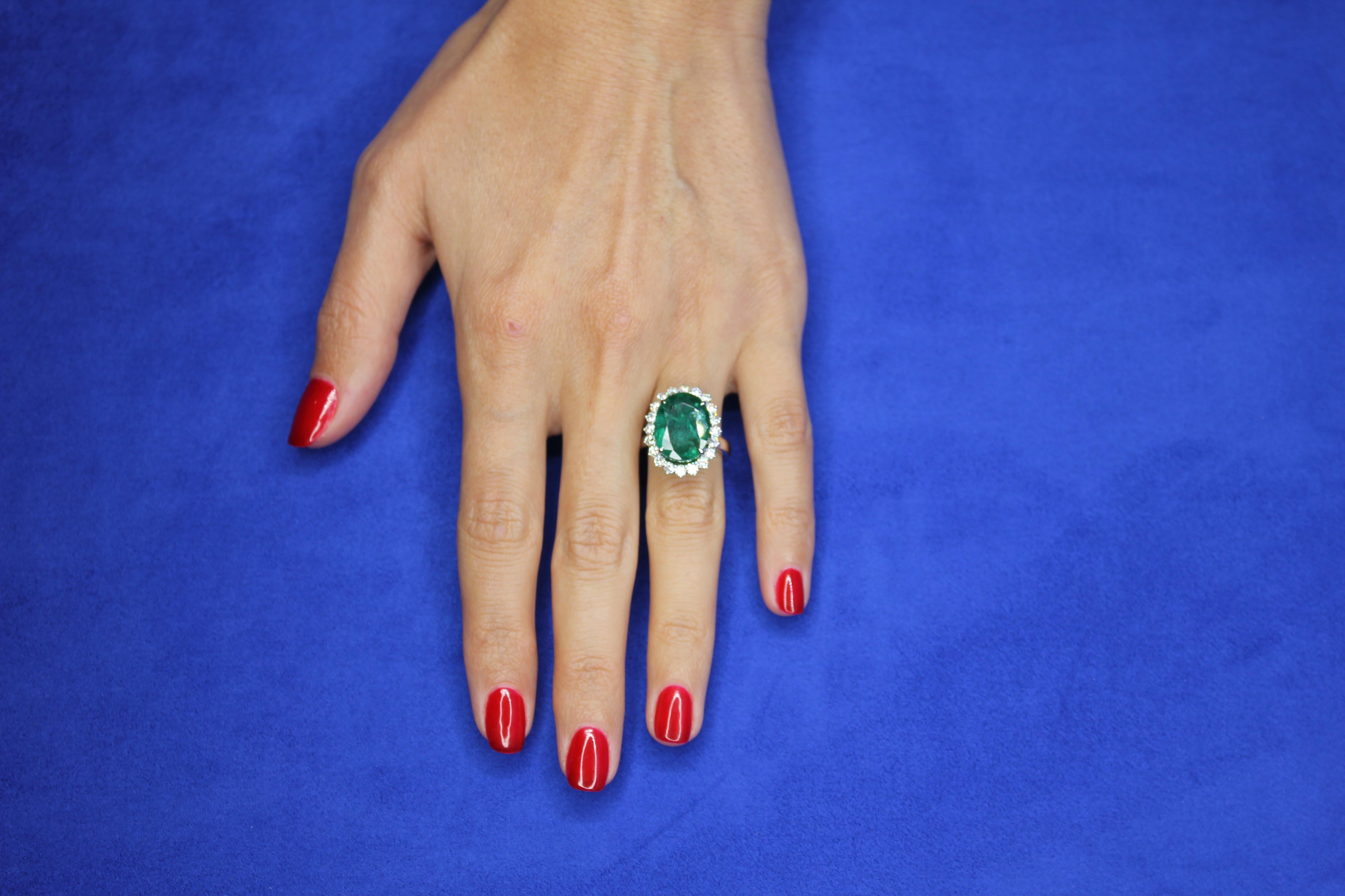 Vivid Oval Emerald Diamond Sun Ray Halo Unique Luxury Vintage 18 White Gold Ring In New Condition For Sale In Oakton, VA