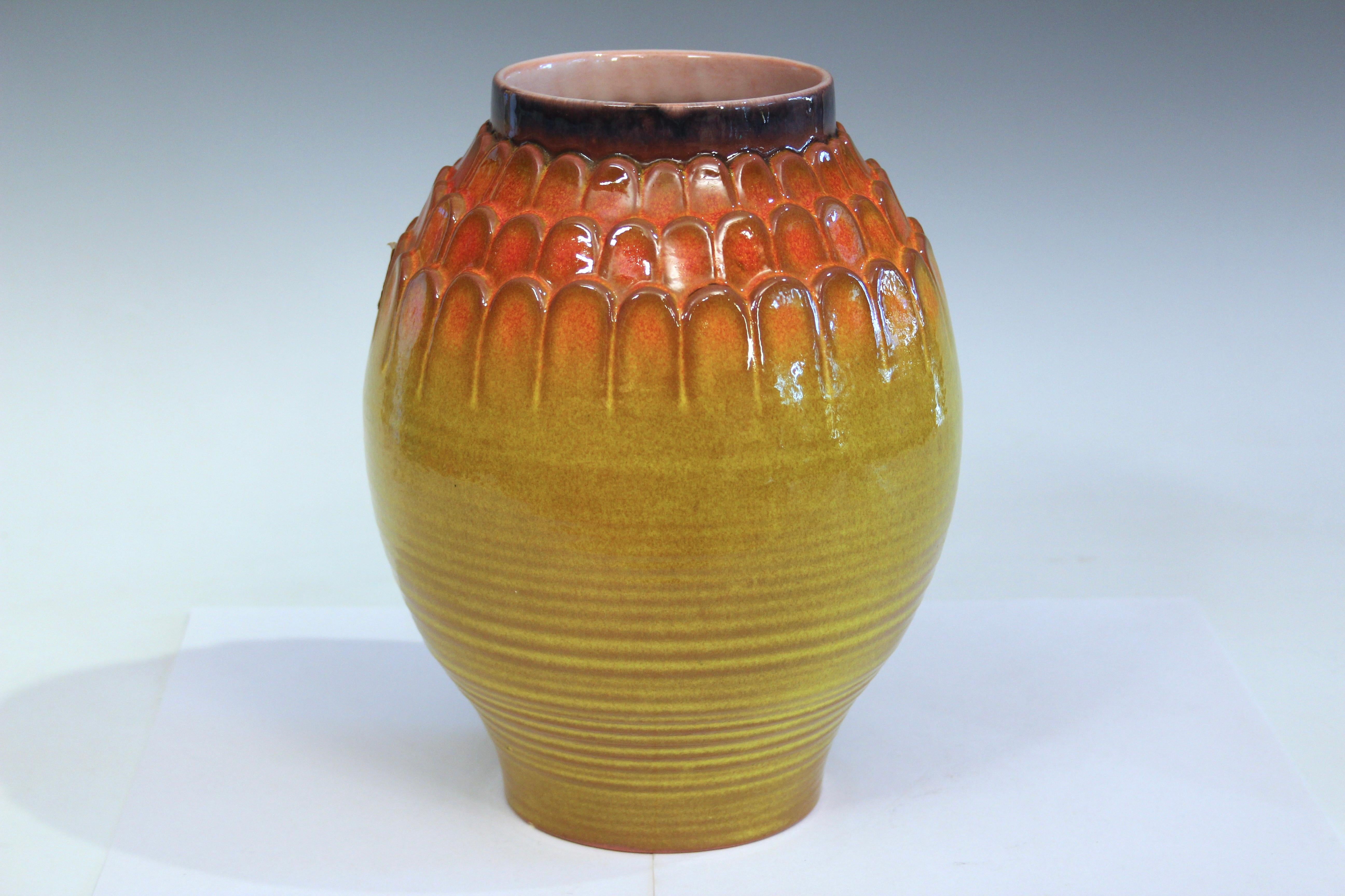 Américain Vase Art Déco Lotus Blossom chromé rouge orangé Royal Haeger en vente