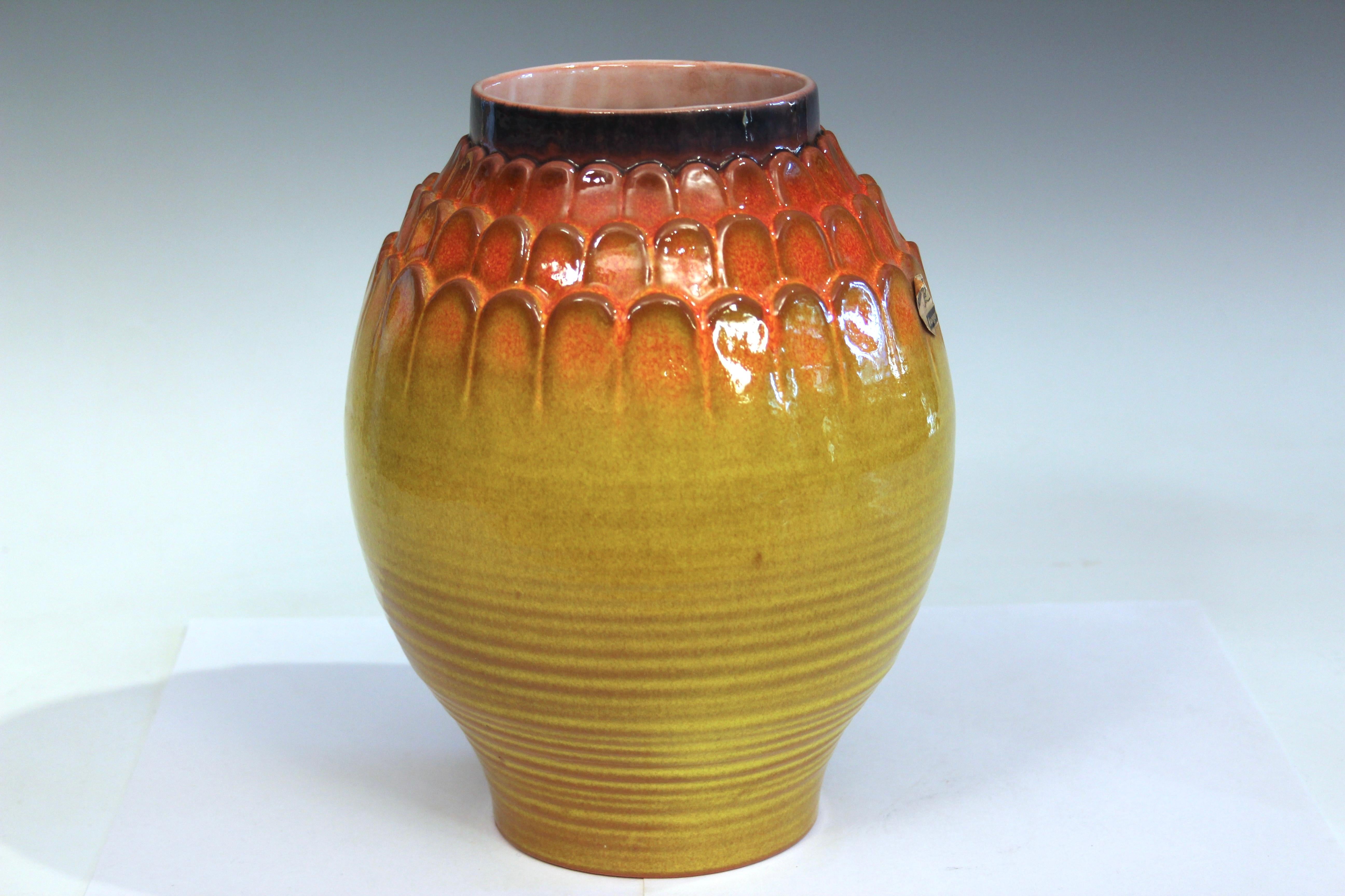 Vase Art Déco Lotus Blossom chromé rouge orangé Royal Haeger Excellent état - En vente à Wilton, CT