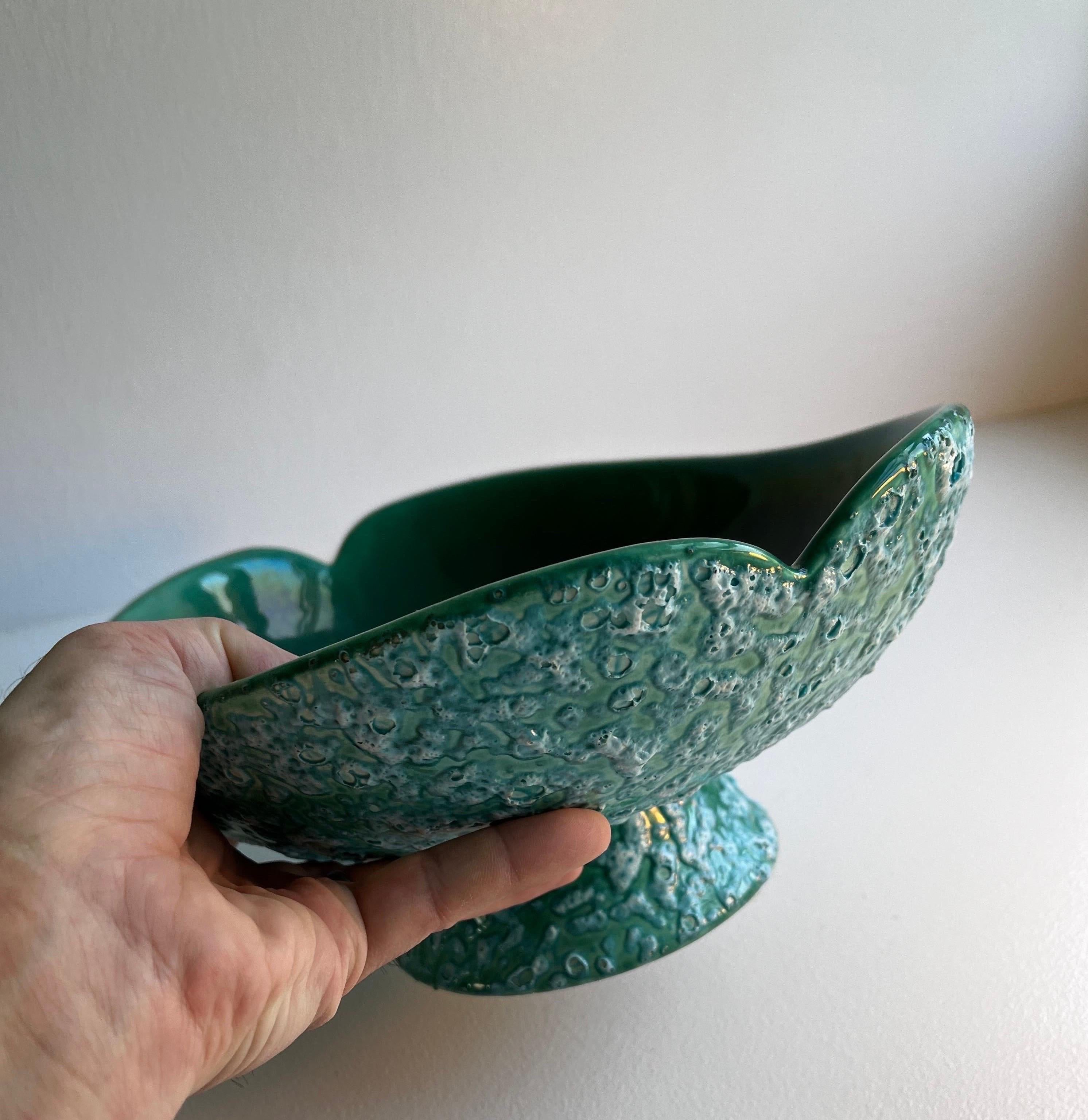 Vieux bol à piédestal en poterie Royal Haeger avec glaçure verte 