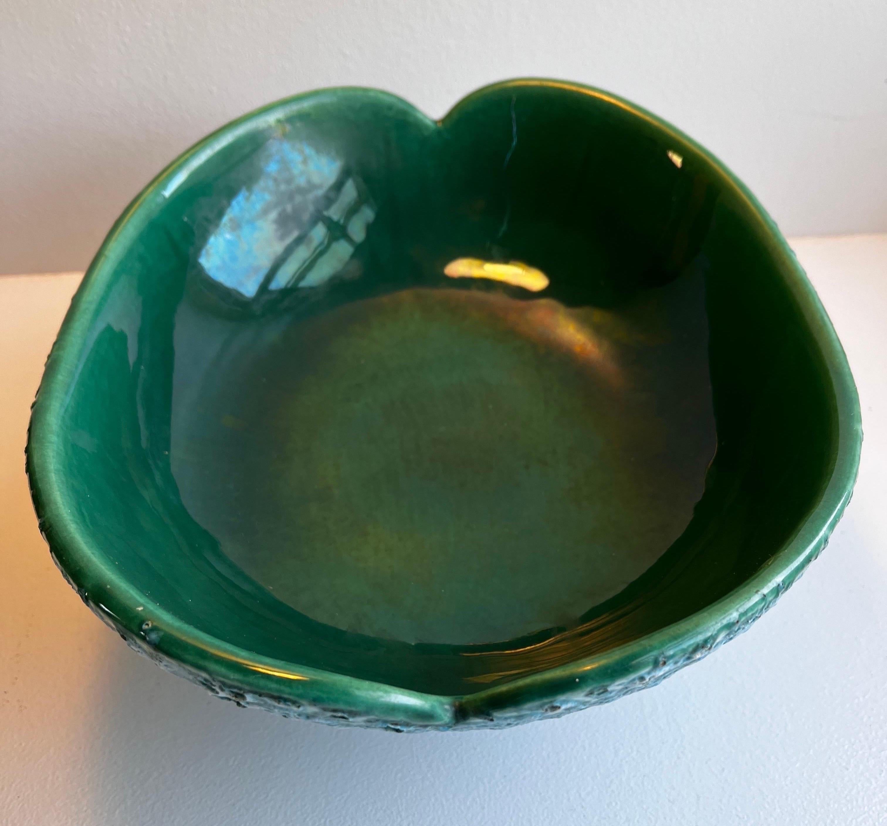 Vieux bol à piédestal en poterie Royal Haeger avec glaçure verte 
