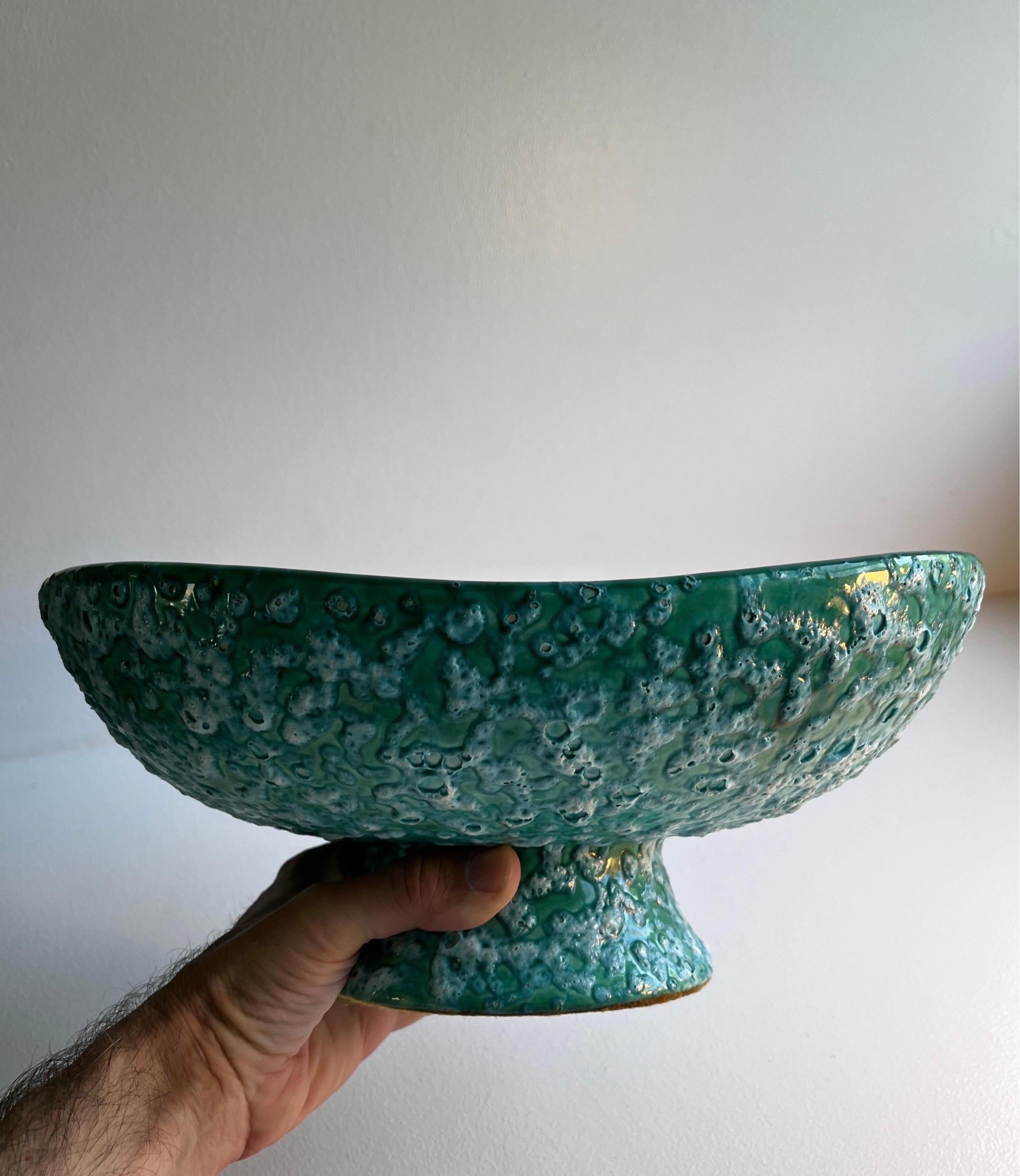 Mid-Century Modern Vieux bol à piédestal en poterie Royal Haeger avec glaçure verte 