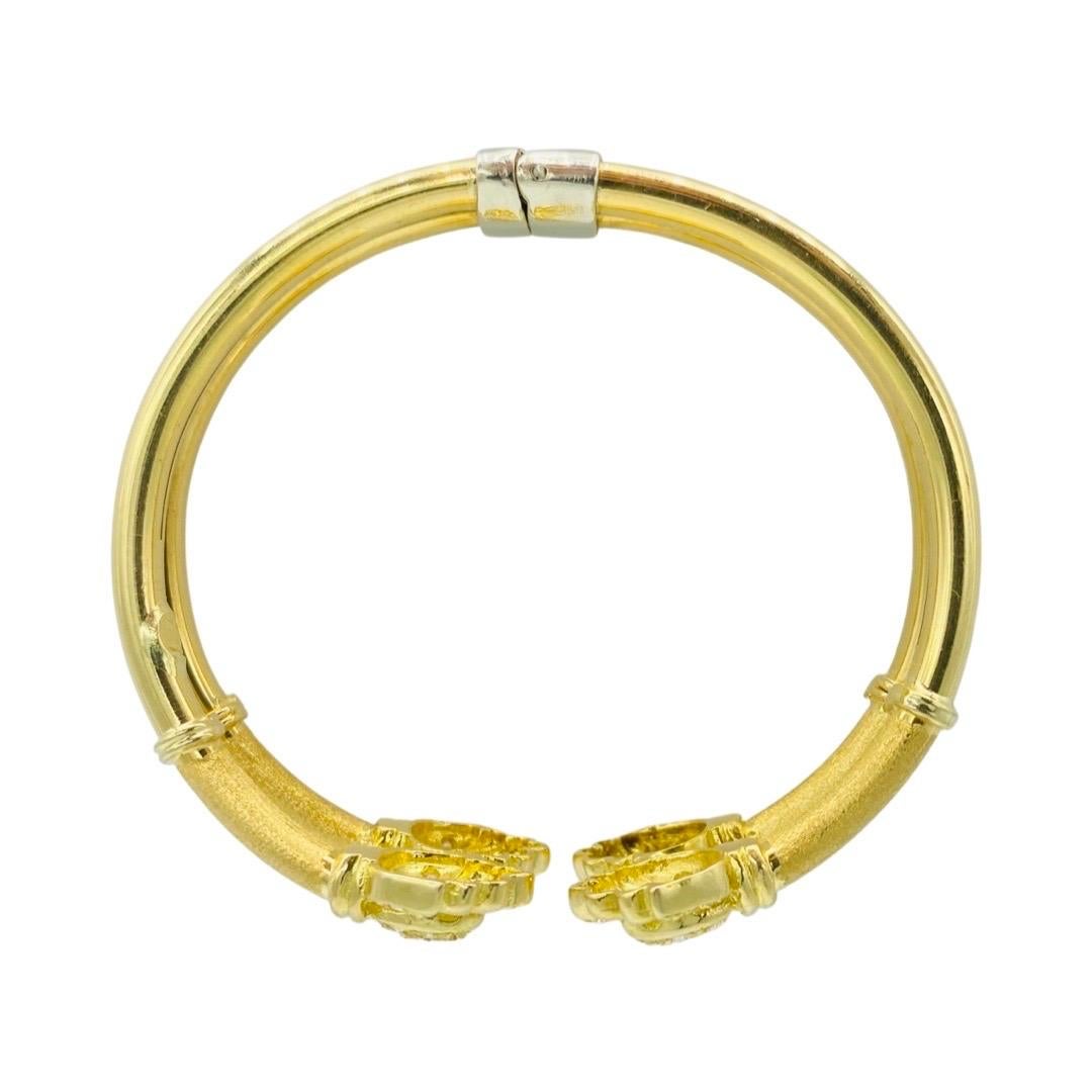Vintage Royal Leaf 1.00 Carat Diamonds Signed Bangle a bracelet 18k Gold For Sale 1