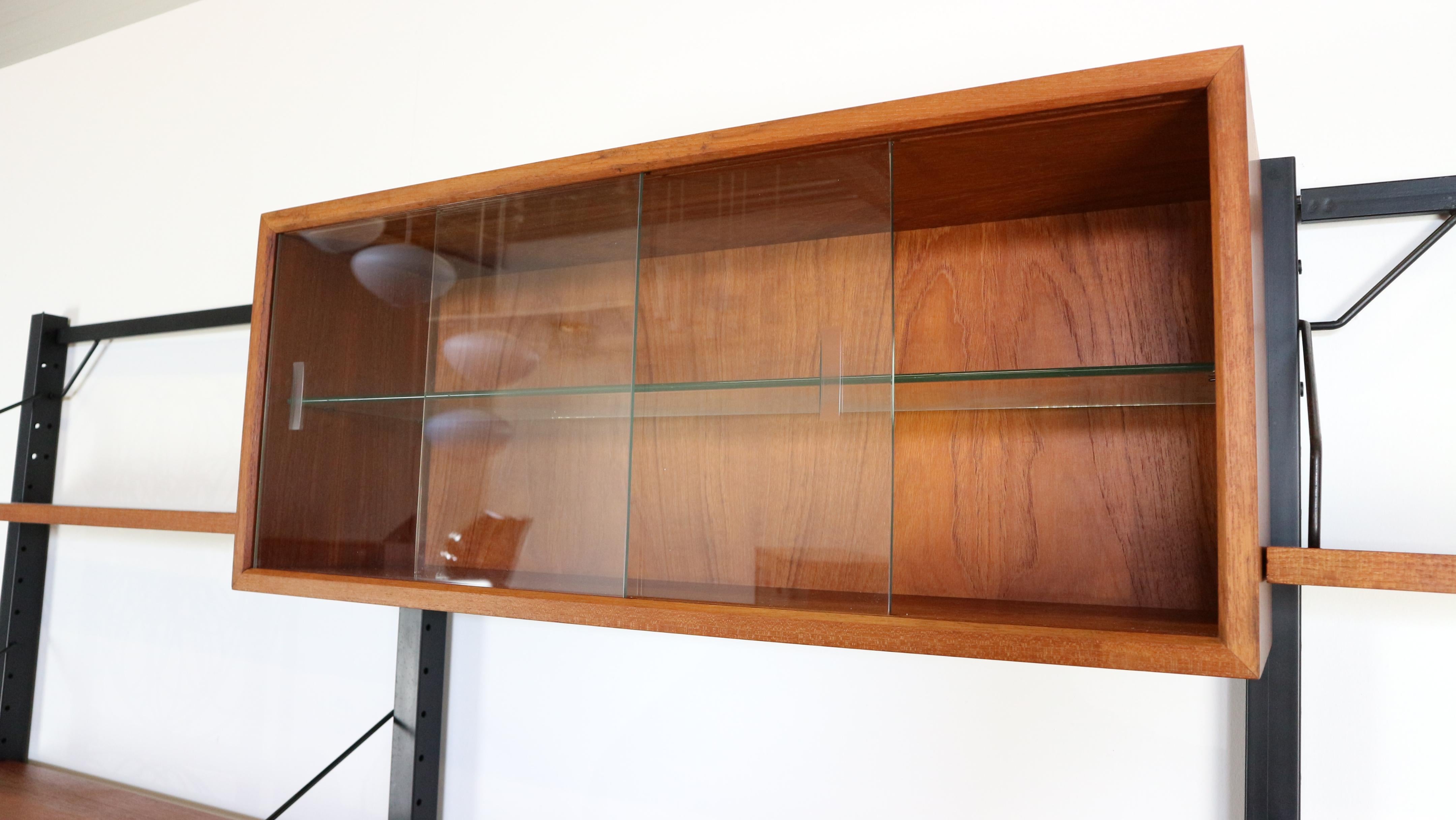 Vintage Royal System Modular free standing Wall Unit by Poul Cadovius for Cado In Good Condition In The Hague, NL