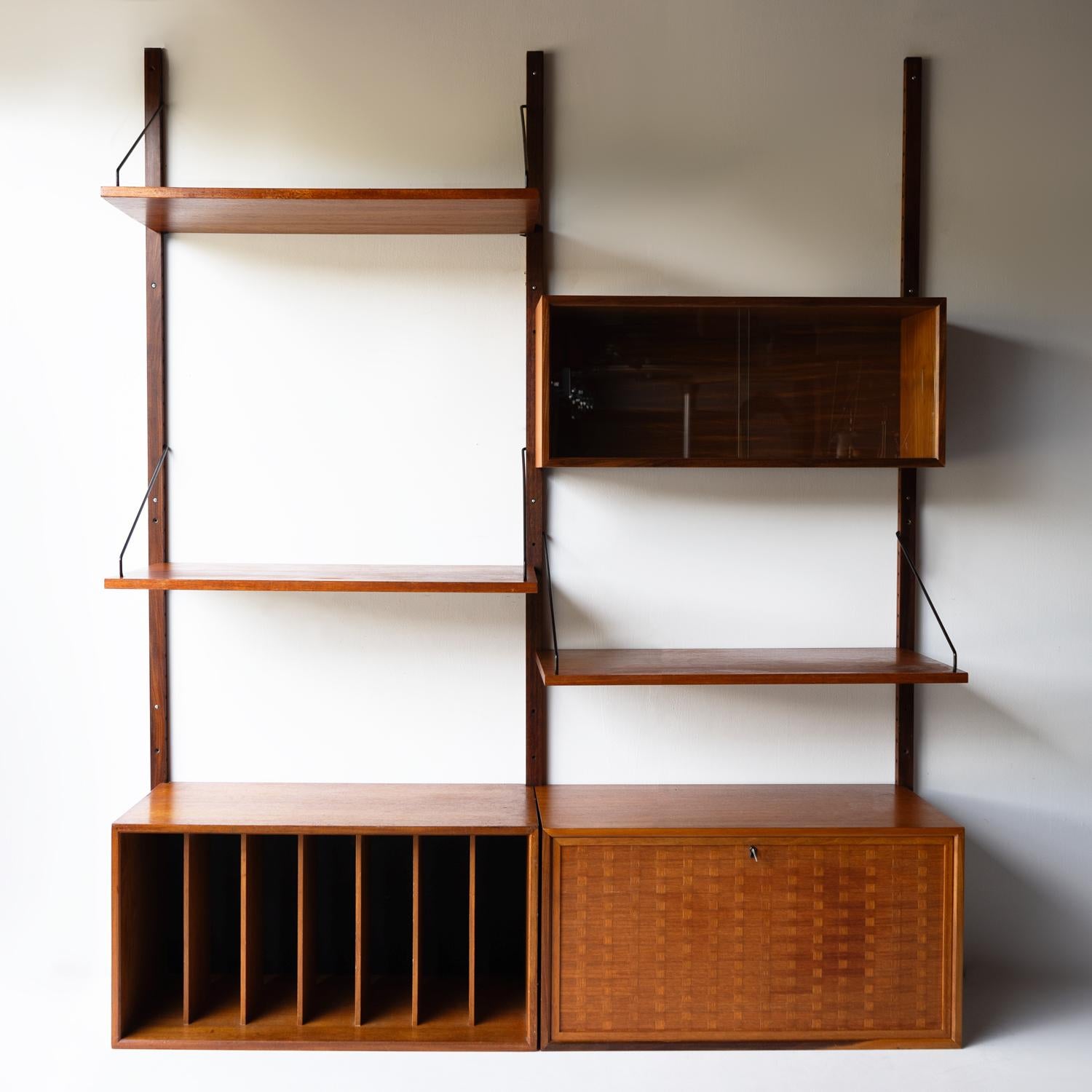 DANISH MID-CENTURY WALL-MOUNTED MODULAR SHELVING UNIT

The iconic and trailblazing shelving system 'Royal System' was designed in 1948 by legendary Danish designer Poul Cadovius.

This set consists of three wall-mounted uprights, three shelves, one