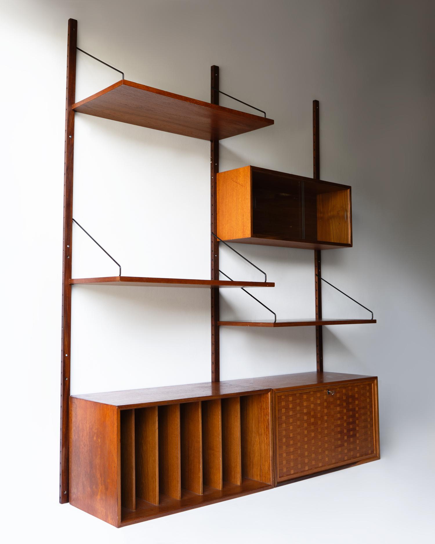 Mid-Century Modern Vintage 'Royal System' Teak Modular Wall Shelving Unit By Poul Cadovius For Cado
