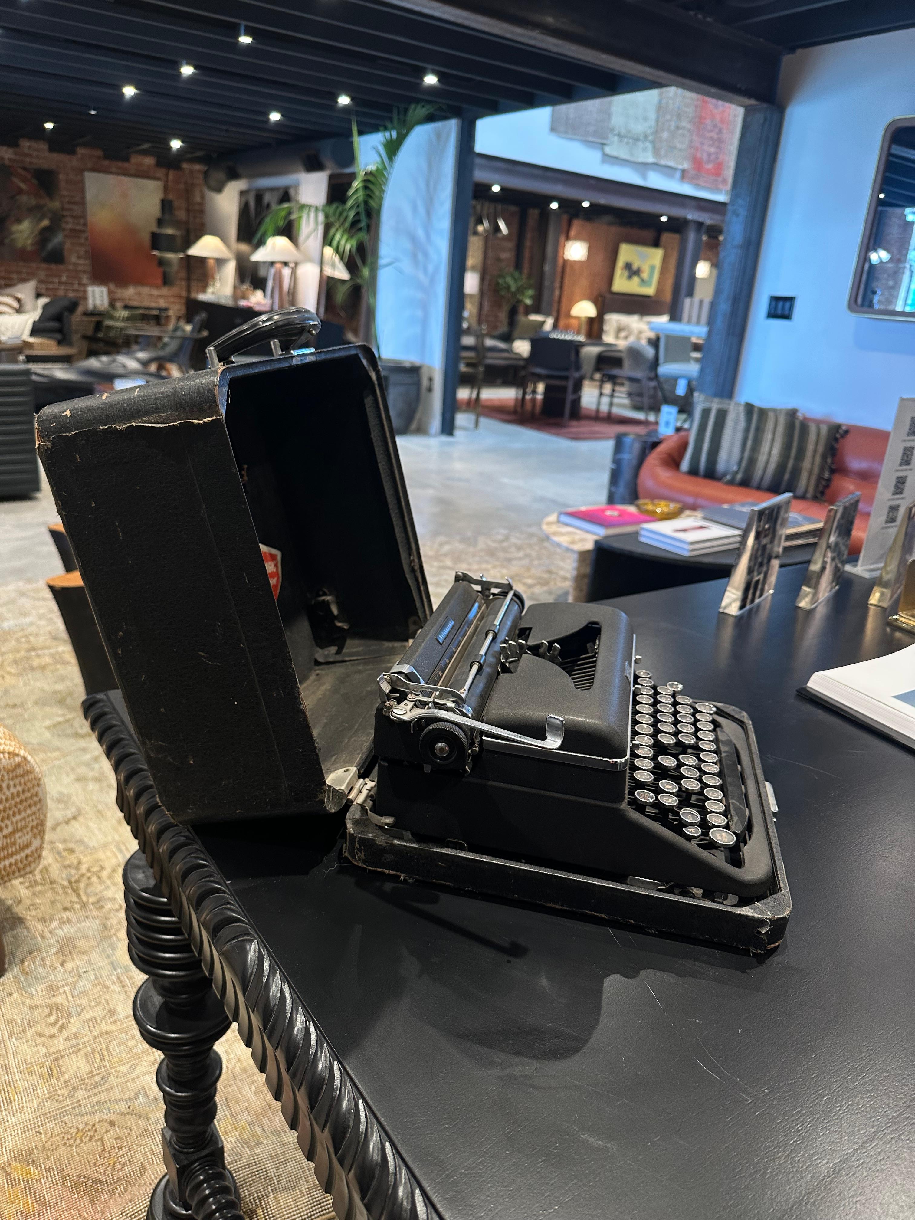 20ième siècle Machine à écrire Vintage Royal - Noir en vente