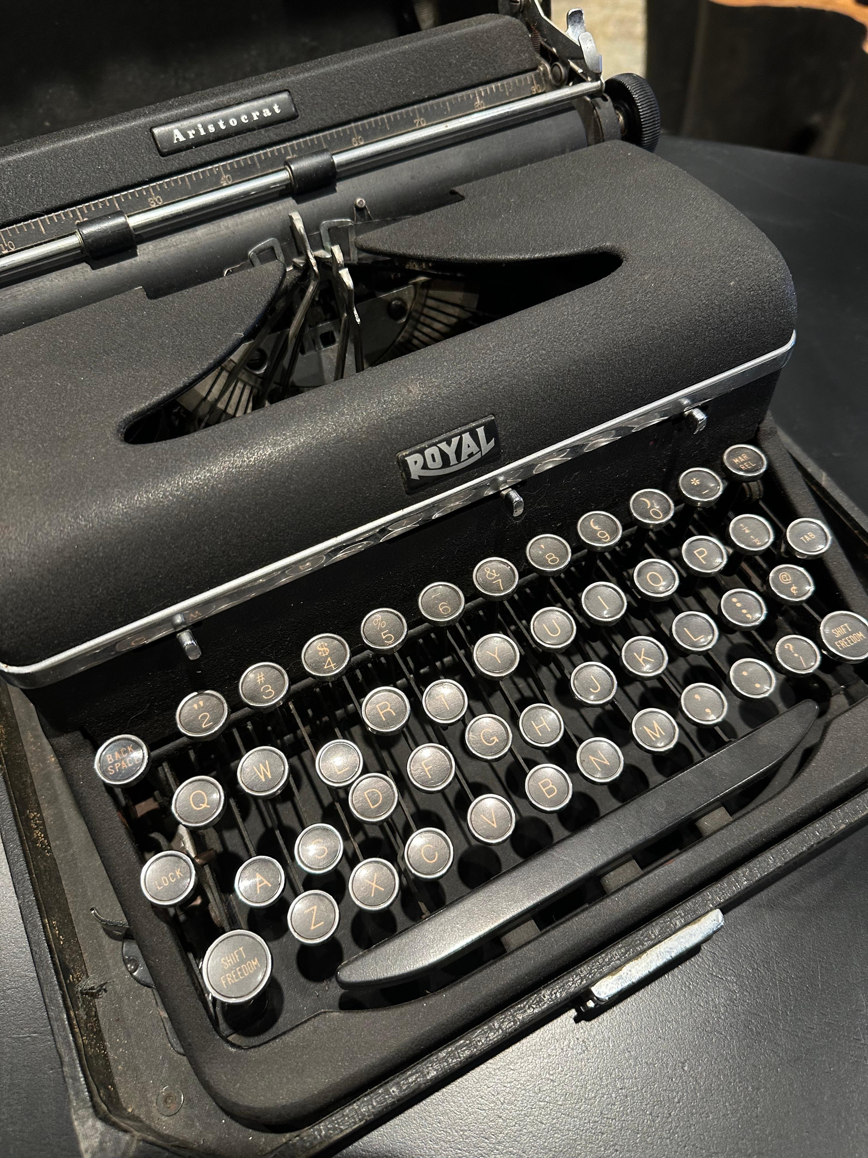 Machine à écrire Vintage Royal - Noir en vente 2