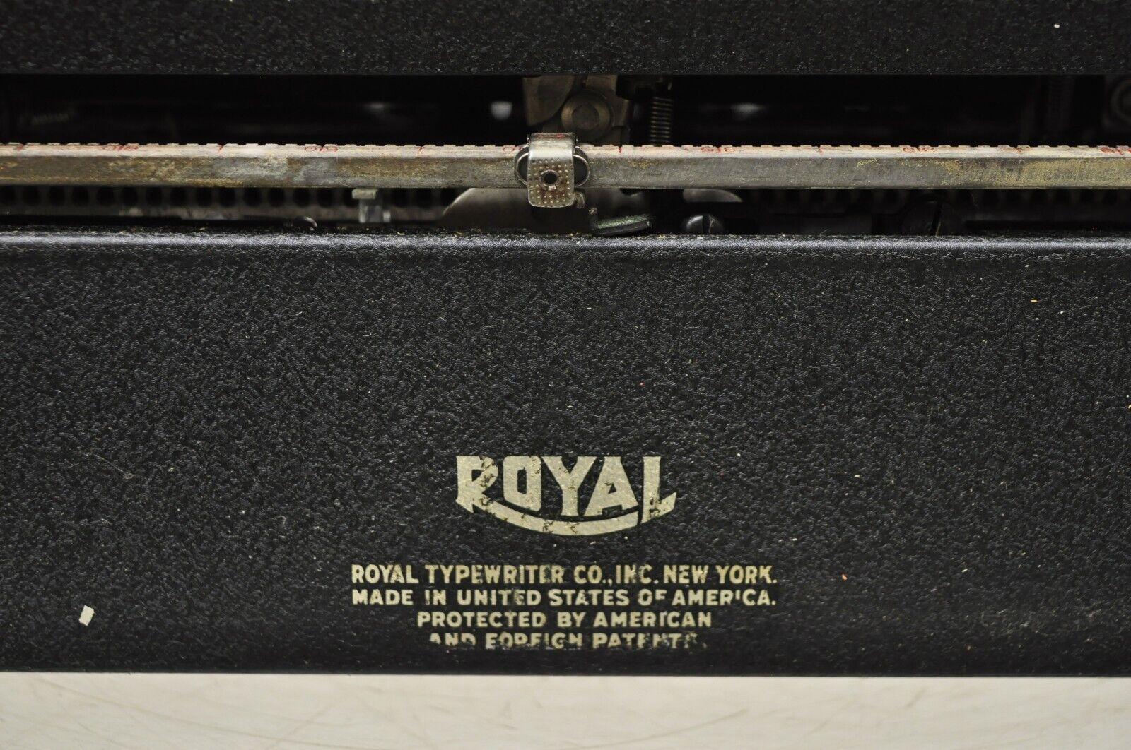 Vintage Royal Typewriter Co Quiet Deluxe Portable Typewriter in Box Case 3