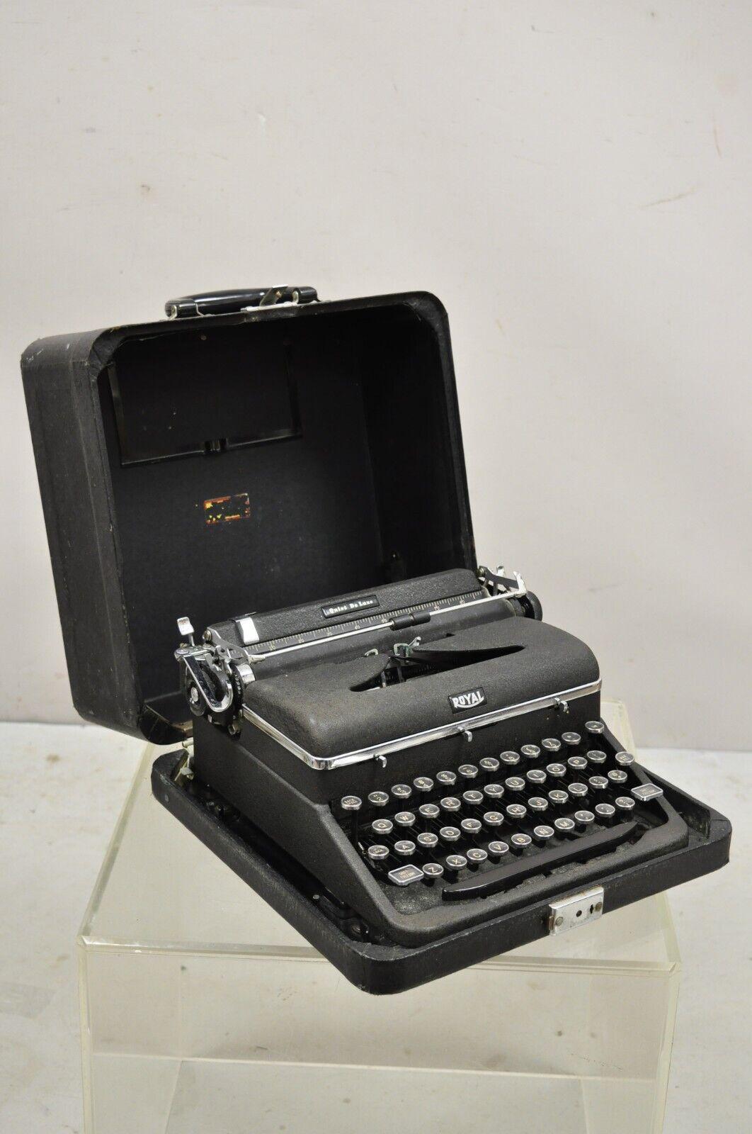 Vintage Royal Typewriter Co quiet deluxe portable typewriter in box case. Circa early 20th century. Measurements: Case: 7