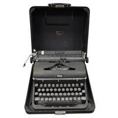 Vintage Royal Typewriter Co Quiet Deluxe Portable Typewriter in Box Case