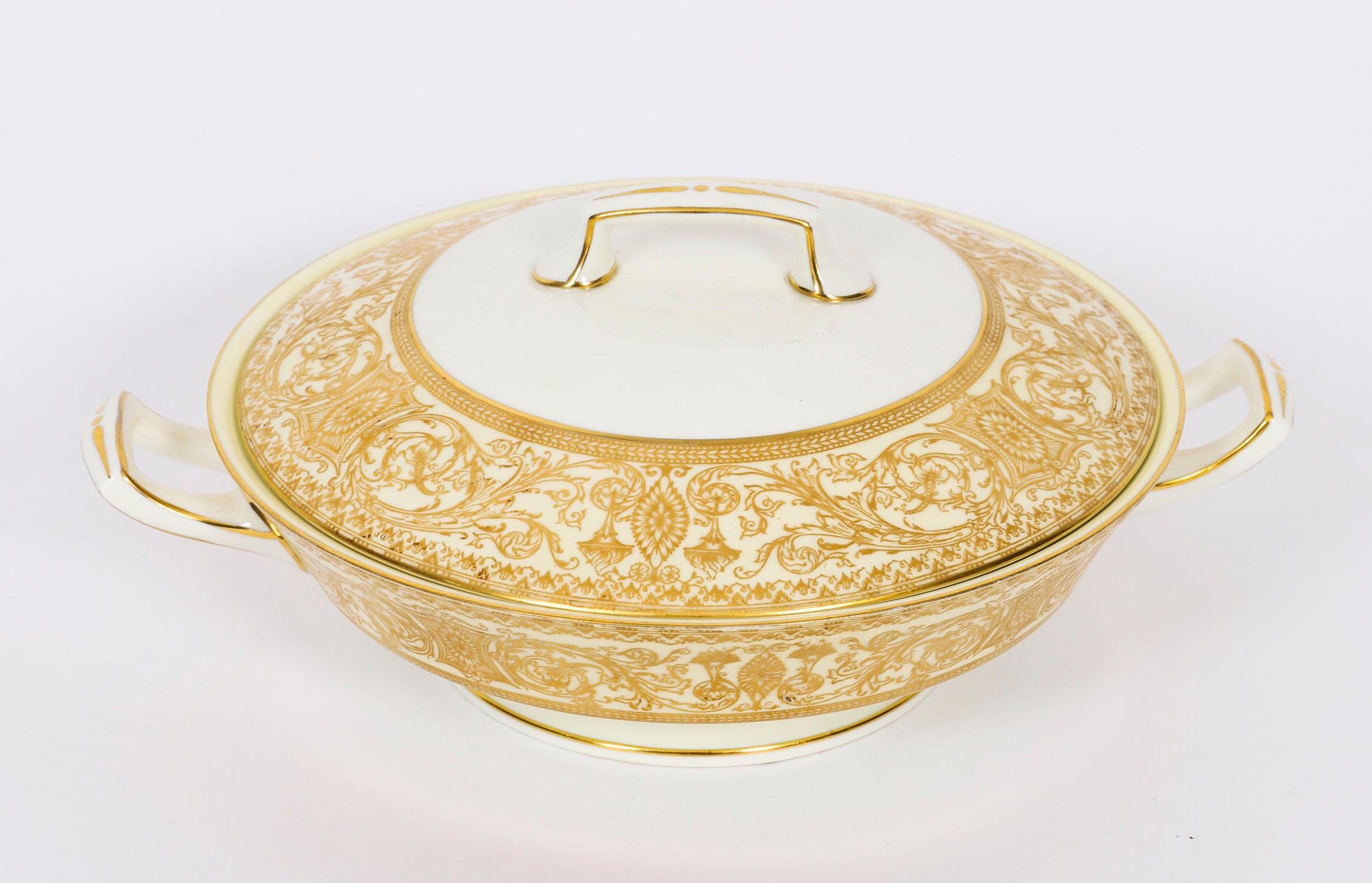 Vintage Royal Worcester Embassy Gilt Dinner Service Circa 1958 en vente 6