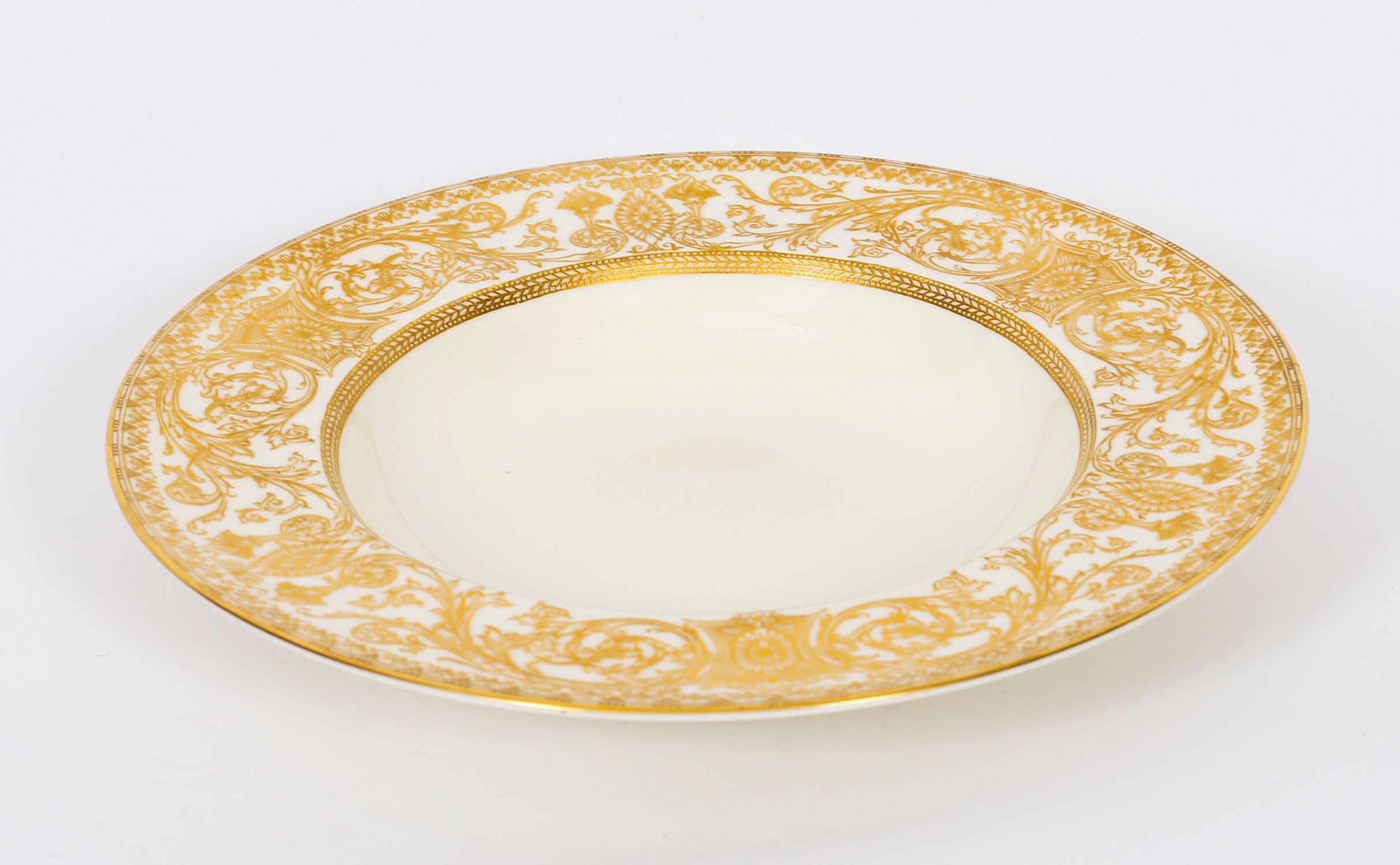 Porcelaine Vintage Royal Worcester Embassy Gilt Dinner Service Circa 1958 en vente