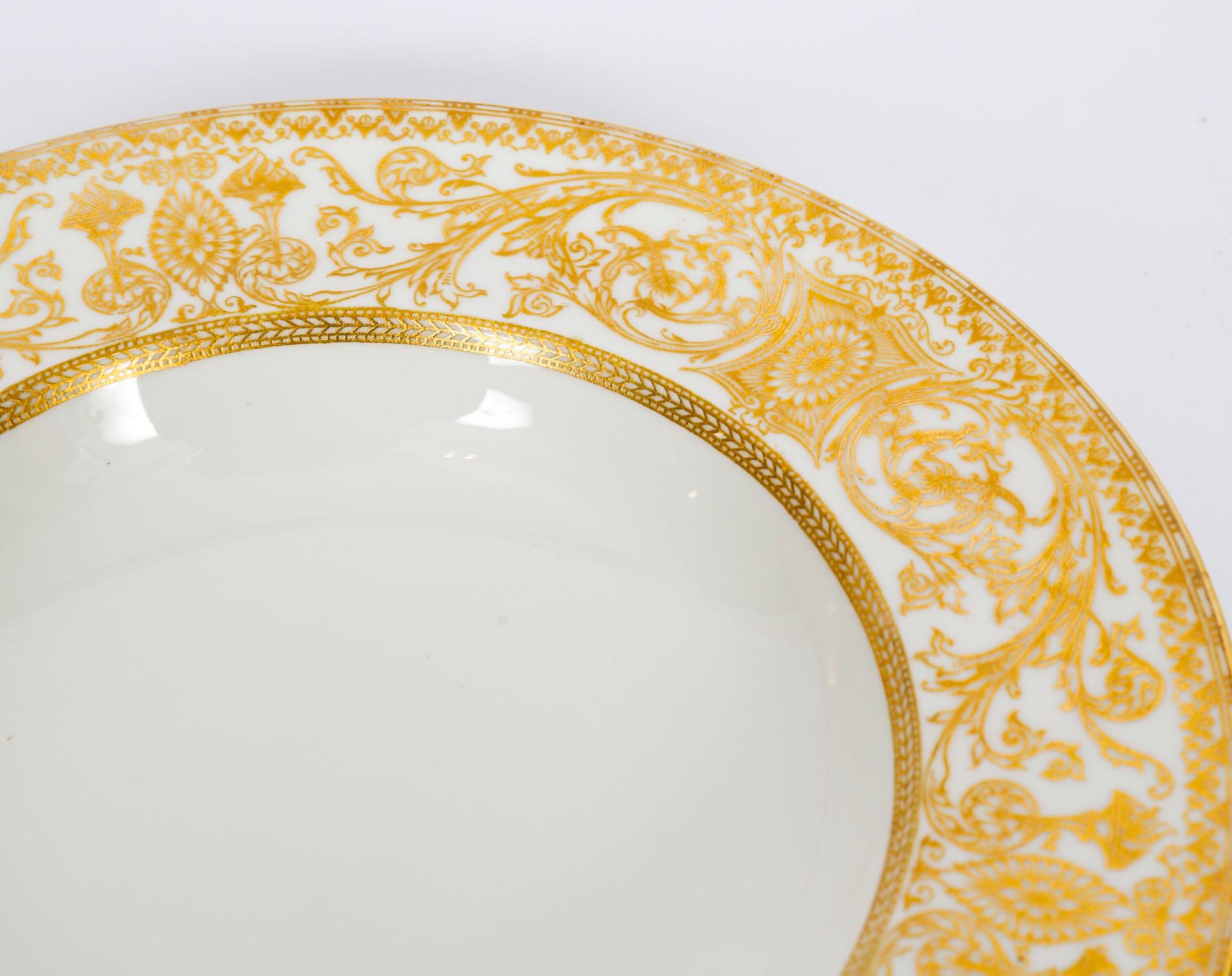 Vintage Royal Worcester Embassy Gilt Dinner Service Circa 1958 en vente 1