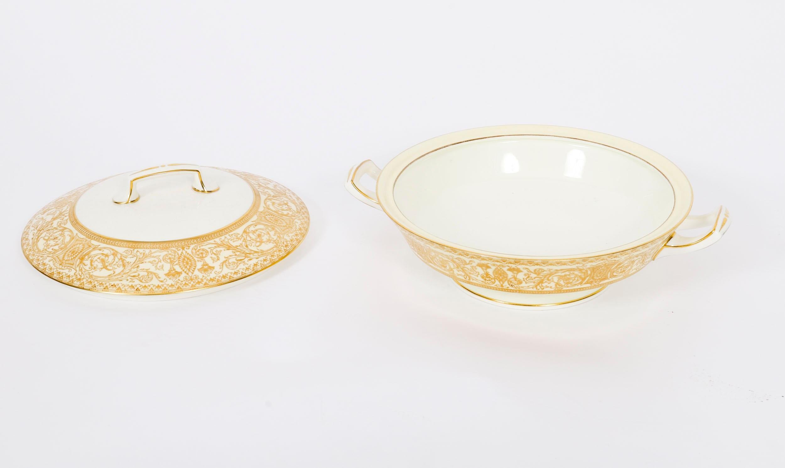 Vintage Royal Worcester Embassy Gilt Dinner Service Circa 1958 en vente 4