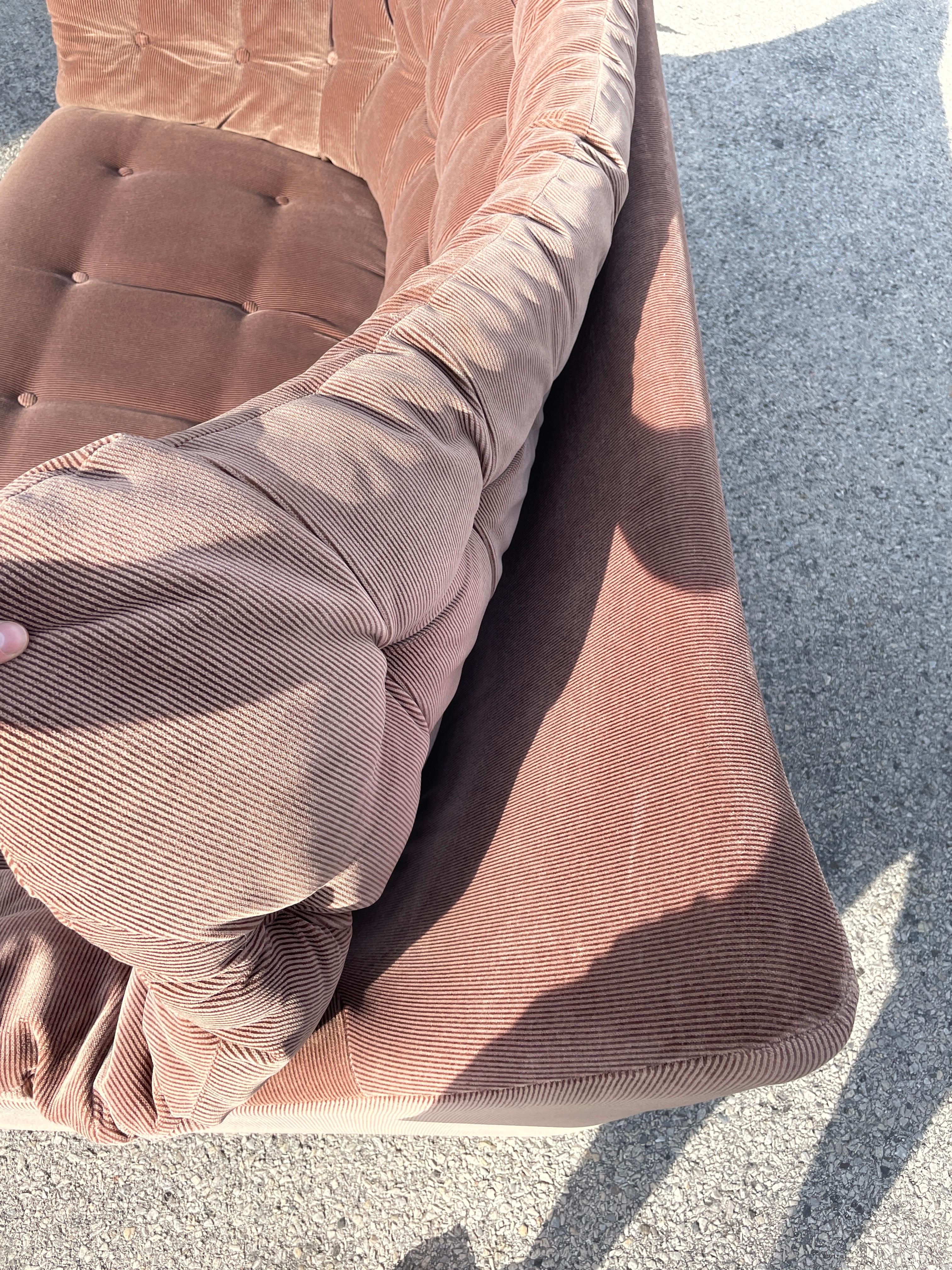 Vintage RS Associates Canadian Corduroy Loveseat Sofa In Good Condition For Sale In Media, PA