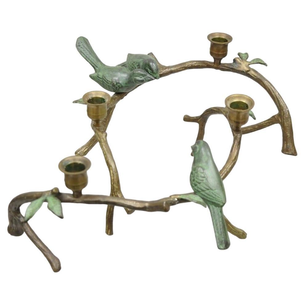 Paire de chandeliers figuratifs en laiton frotté bronze avec branche d'arbre d'oiseau - une paire en vente