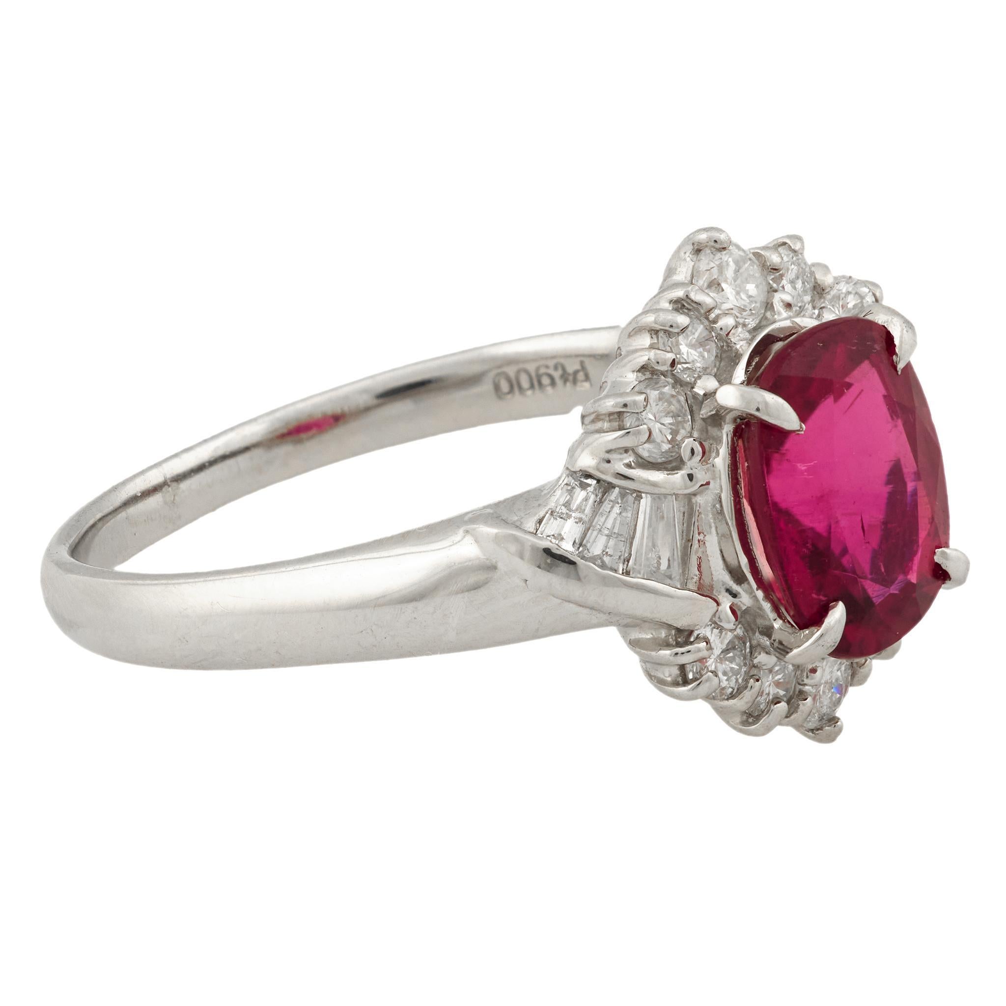 Contemporaneo Anello vintage con diamante rubellite in platino in vendita