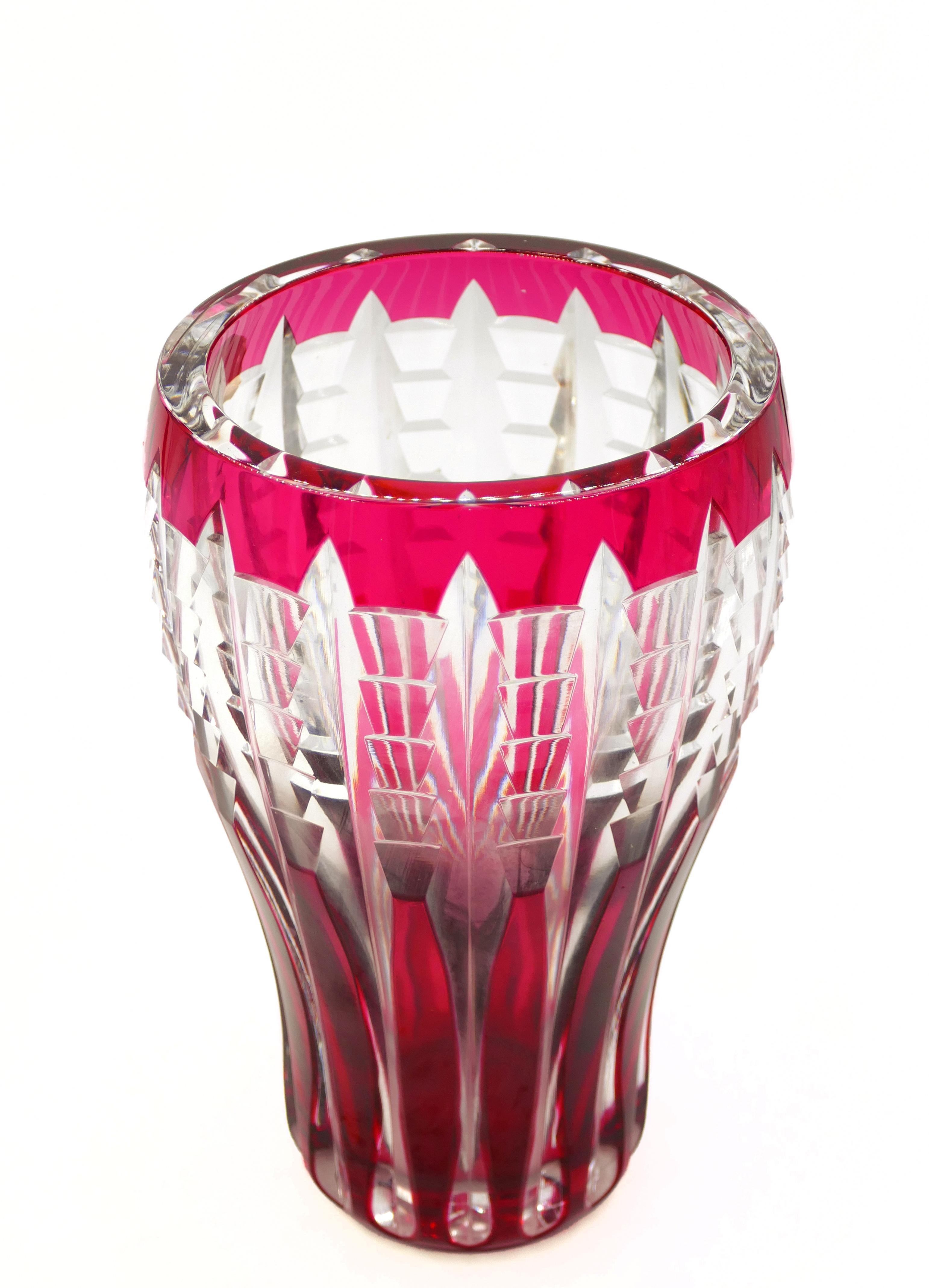 Vaso Rubin d'epoca di Val Saint Lambert, Belgio, fine XX secolo In condizioni buone in vendita a Roma, IT