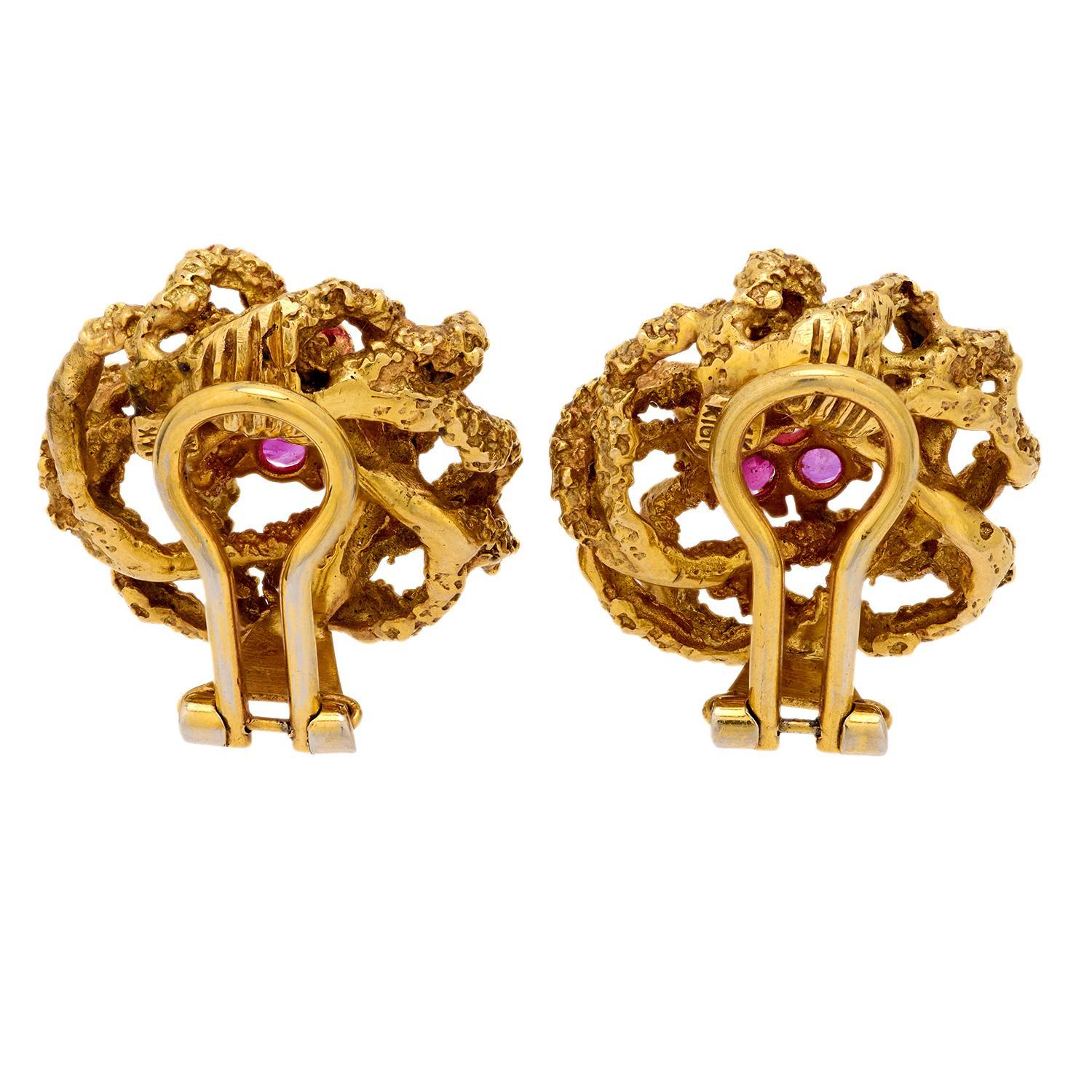 Vintage ruby 14k yellow gold earrings In Good Condition For Sale In Beverly Hills, CA