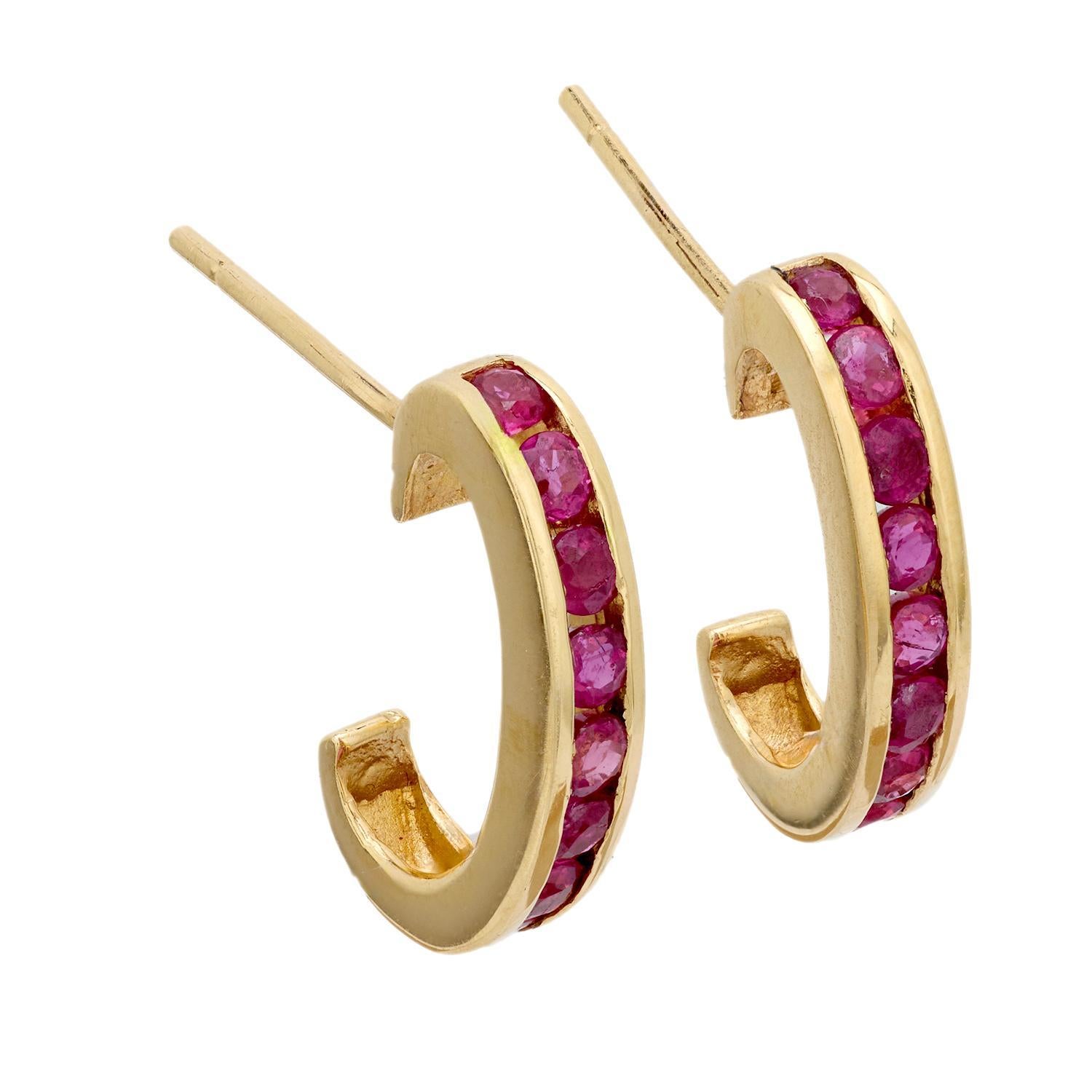 Moderno Orecchini a mezzo cerchio in oro giallo 14k con rubino d'epoca in vendita