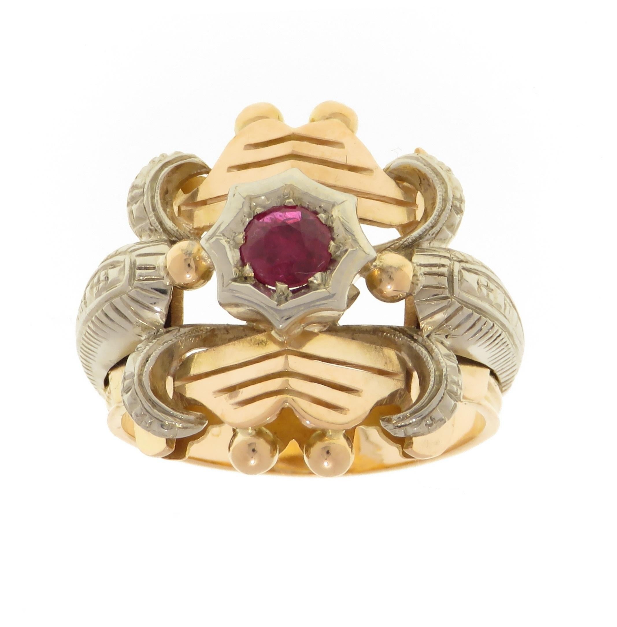 Lovely antique engraved ring dating back to the 1960' with a natural brilliant cut ruby set into 18 karat rose and white gold. The size of the ring is 22x20 mm / 0.866x0.787 inches. US finger size is 7 3/4, French size 57, Italian size 17, resizable