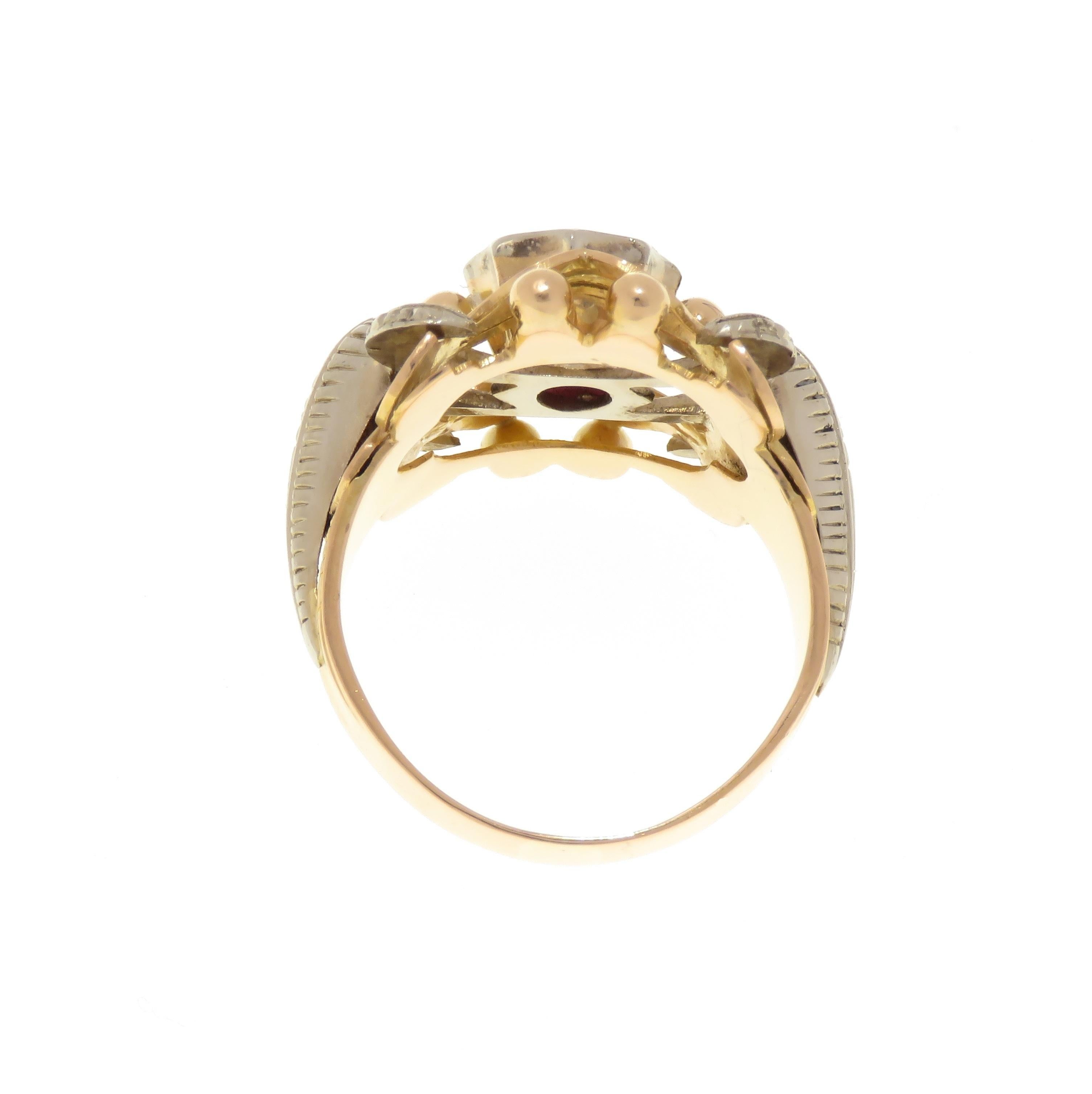 Vintage Rubin 18 Karat Rose & Weißgold Gravierter Ring Handgefertigt in Italien im Angebot 3