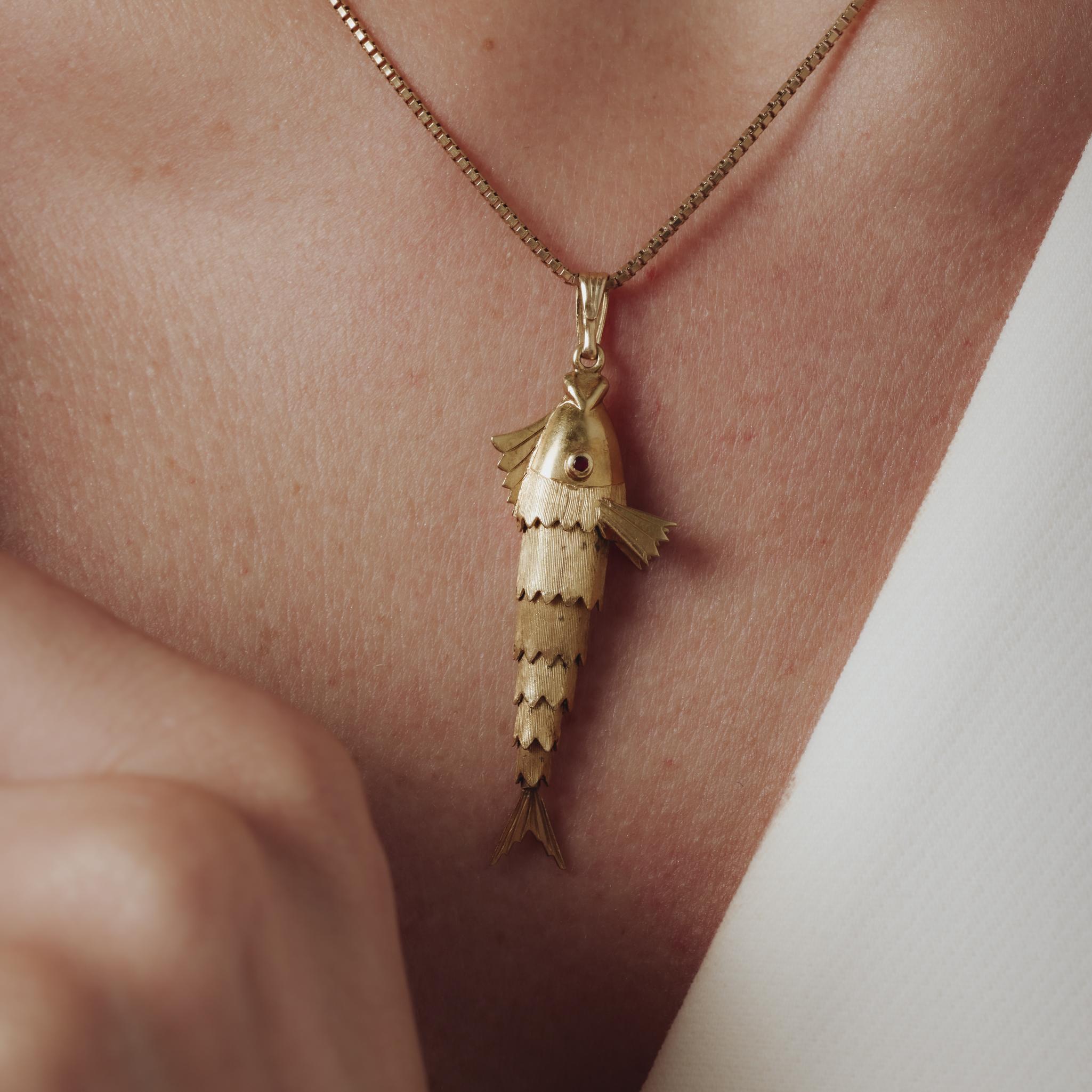 Vintage rubis Collier poisson articulé en or jaune 18k Pour femmes en vente