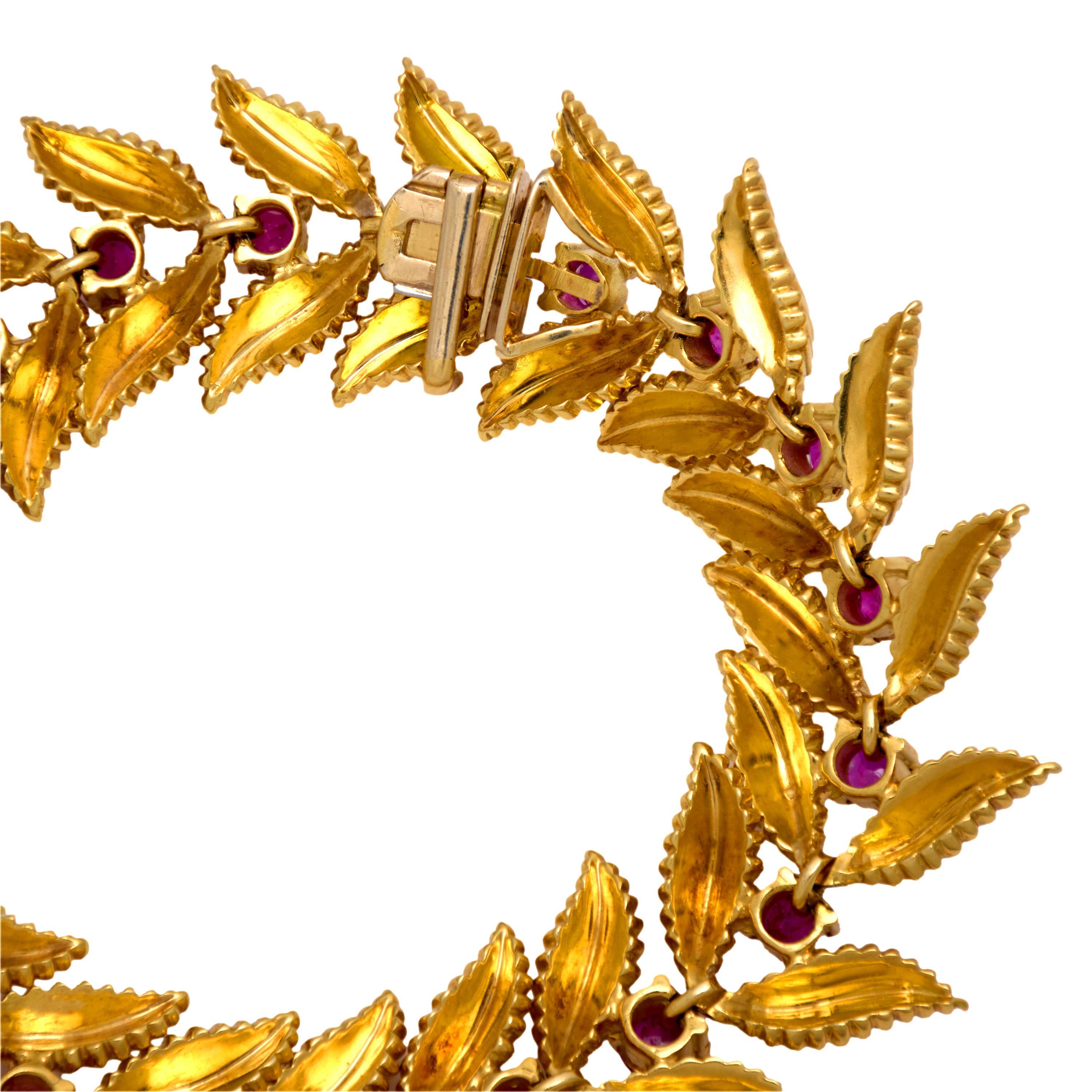 Round Cut Vintage ruby 18k yellow gold leaf motif bracelet For Sale