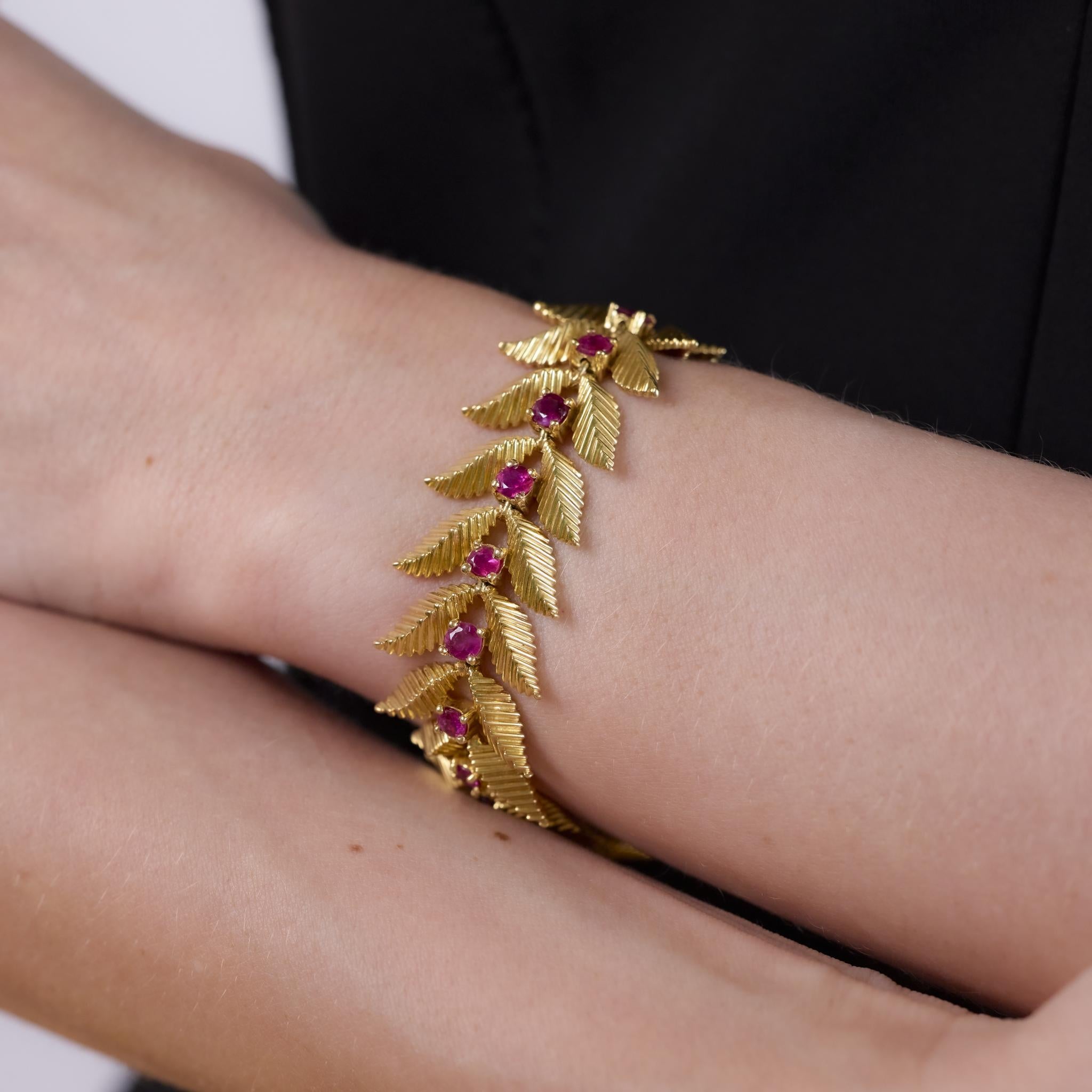 Vintage ruby 18k yellow gold leaf motif bracelet In Good Condition For Sale In Beverly Hills, CA