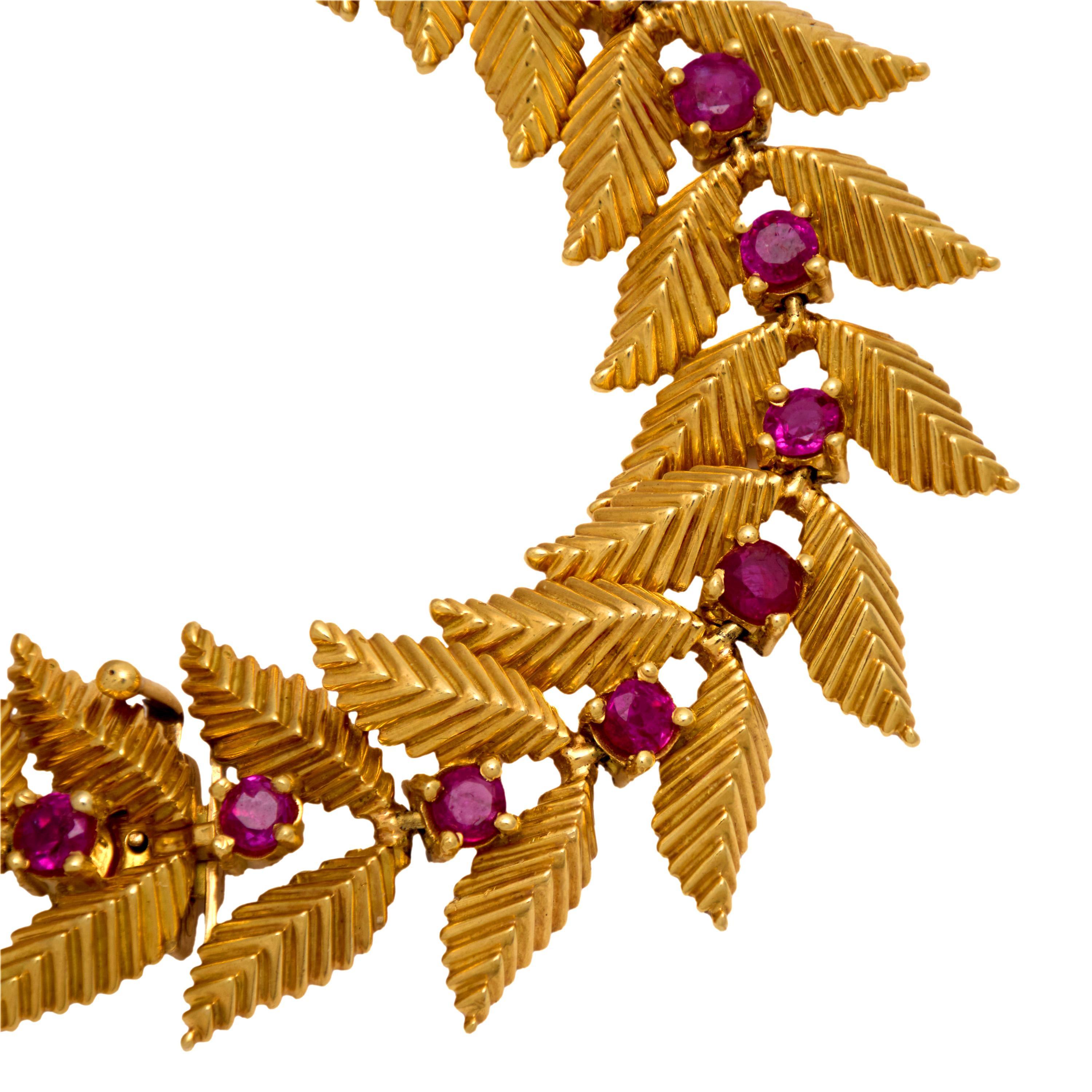 Women's Vintage ruby 18k yellow gold leaf motif bracelet For Sale