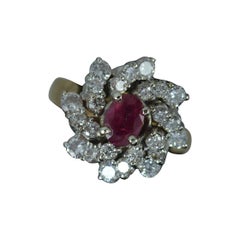 Bague cocktail vintage en or 14 carats avec grappe de rubis et diamants de 1,15 carat