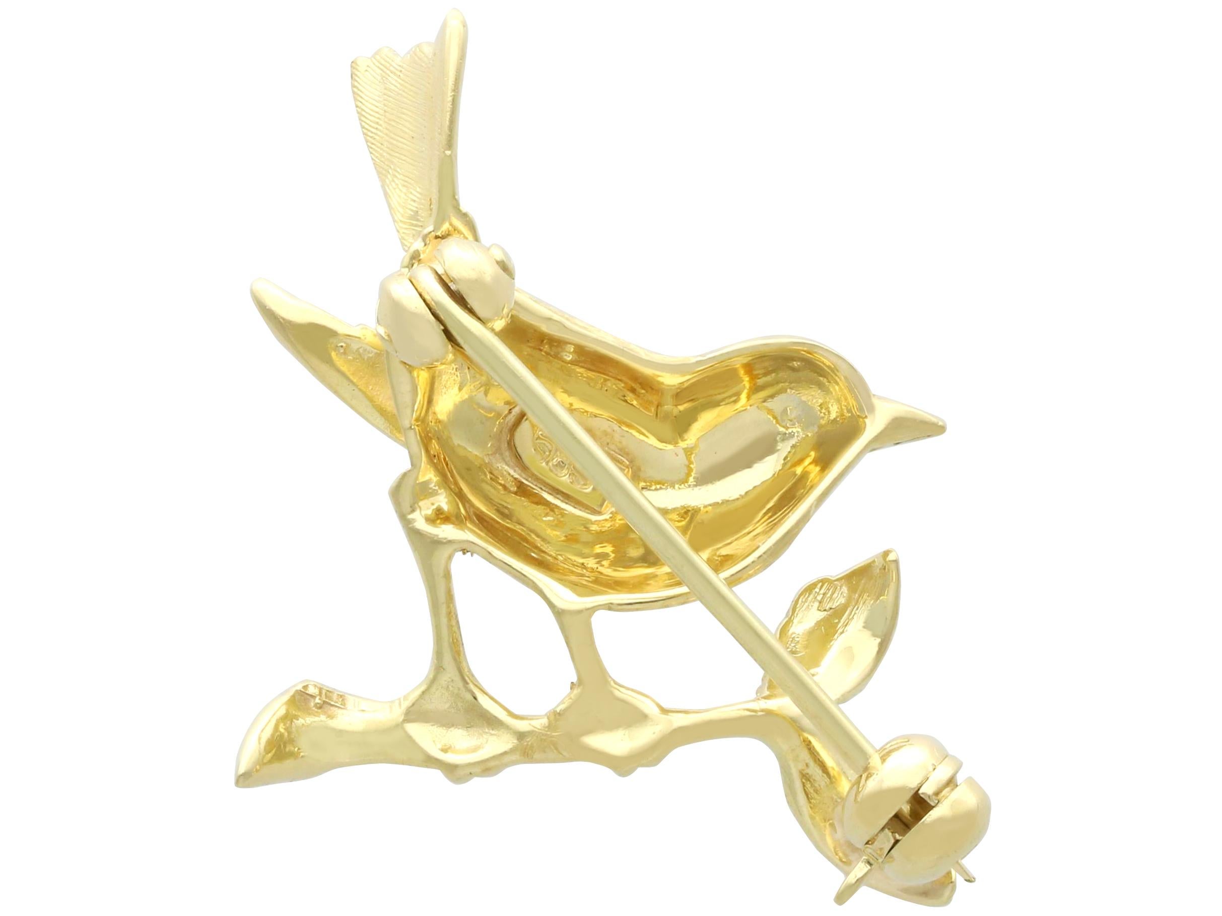 Vintage Ruby and 14ct Yellow Gold Bird Brooch For Sale 1
