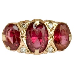 Anello a tre pietre in oro 9 carati e rubino vintage