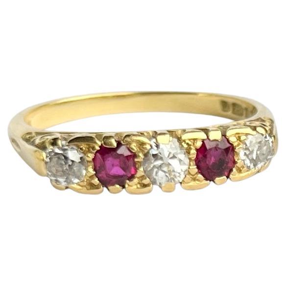 Anillo vintage de cinco piedras de oro de 18 quilates con rubíes y diamantes