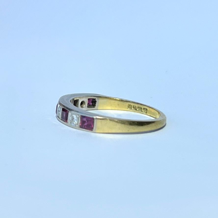 Halb-Eternity-Ring mit Rubin und Diamant aus 18 Karat Gold im Zustand „Gut“ in Chipping Campden, GB